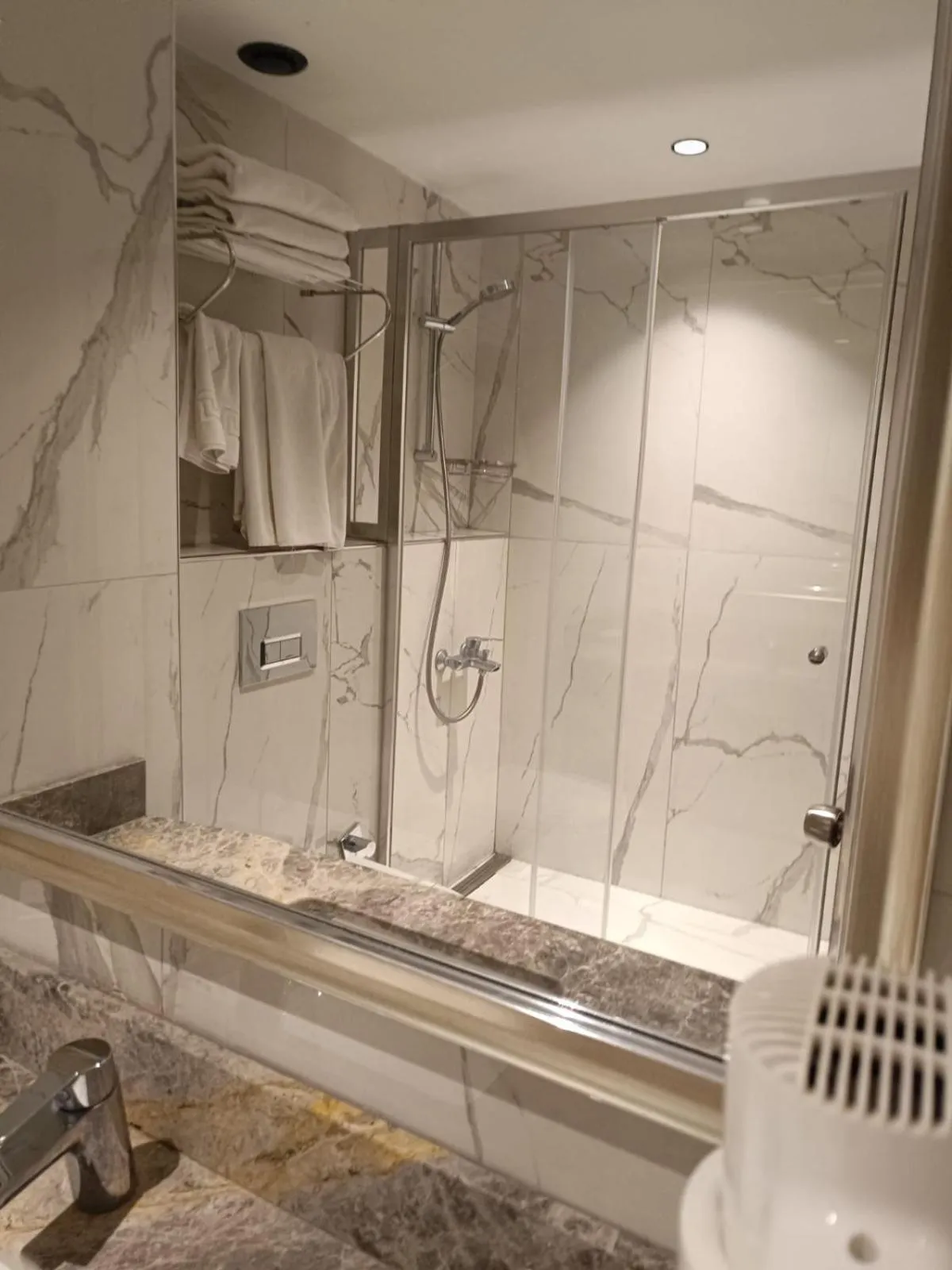 Bathroom in Mineo Hotel Taksim