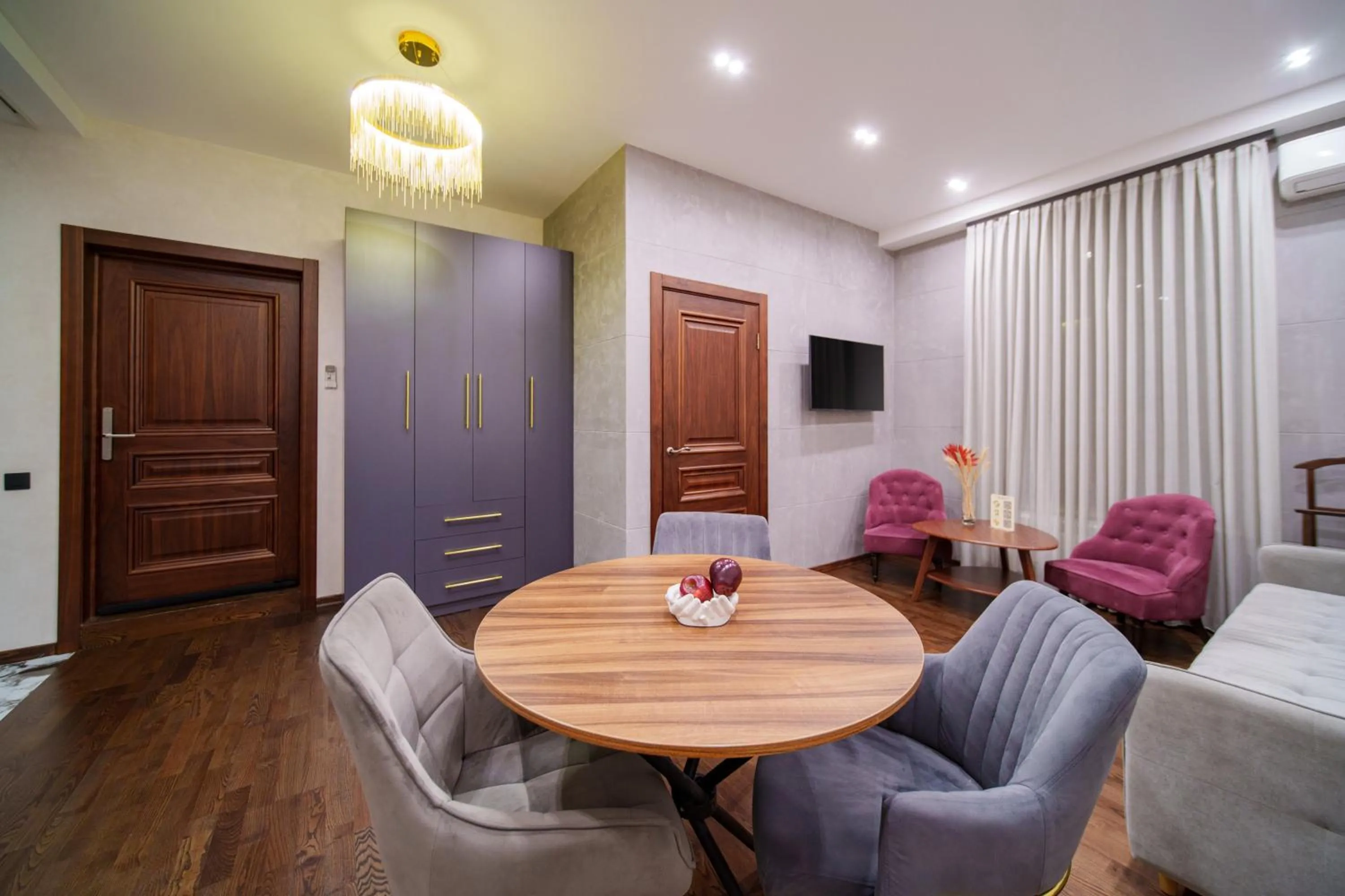 TV and multimedia in Arch Apart Hotel