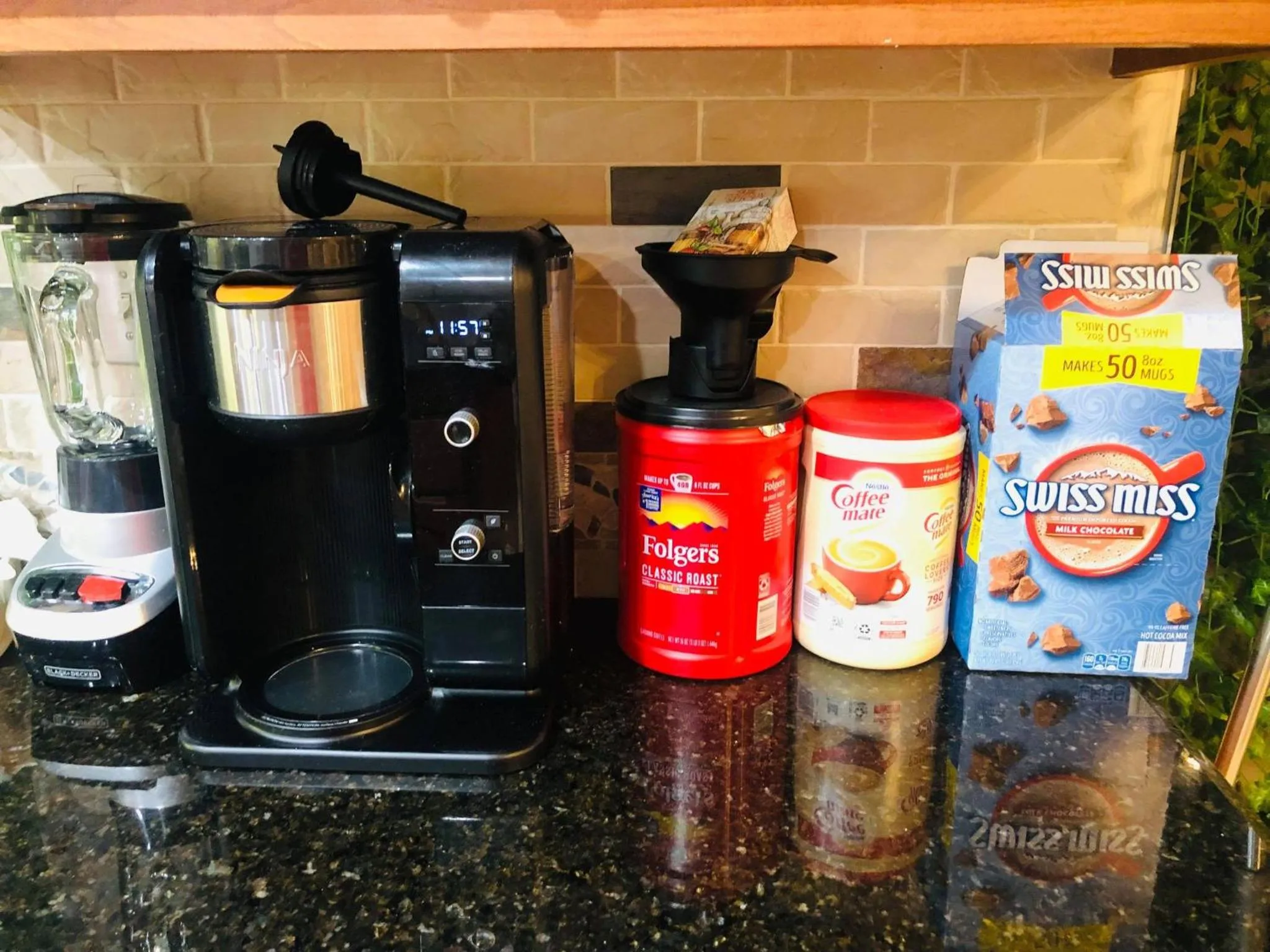 Coffee/tea facilities in Balloons and Wine