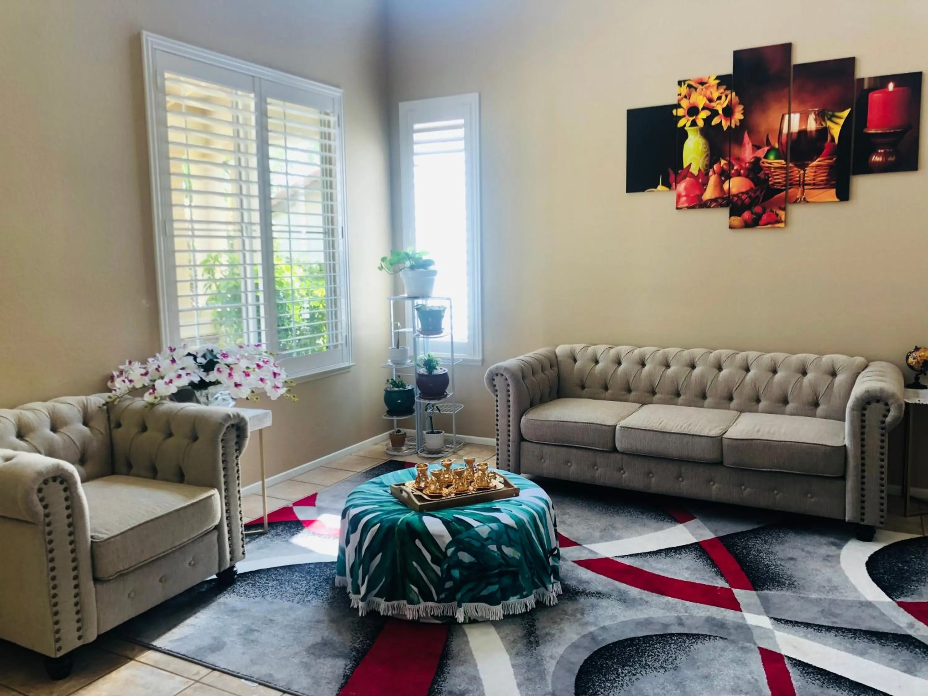 Living room in Balloons and Wine