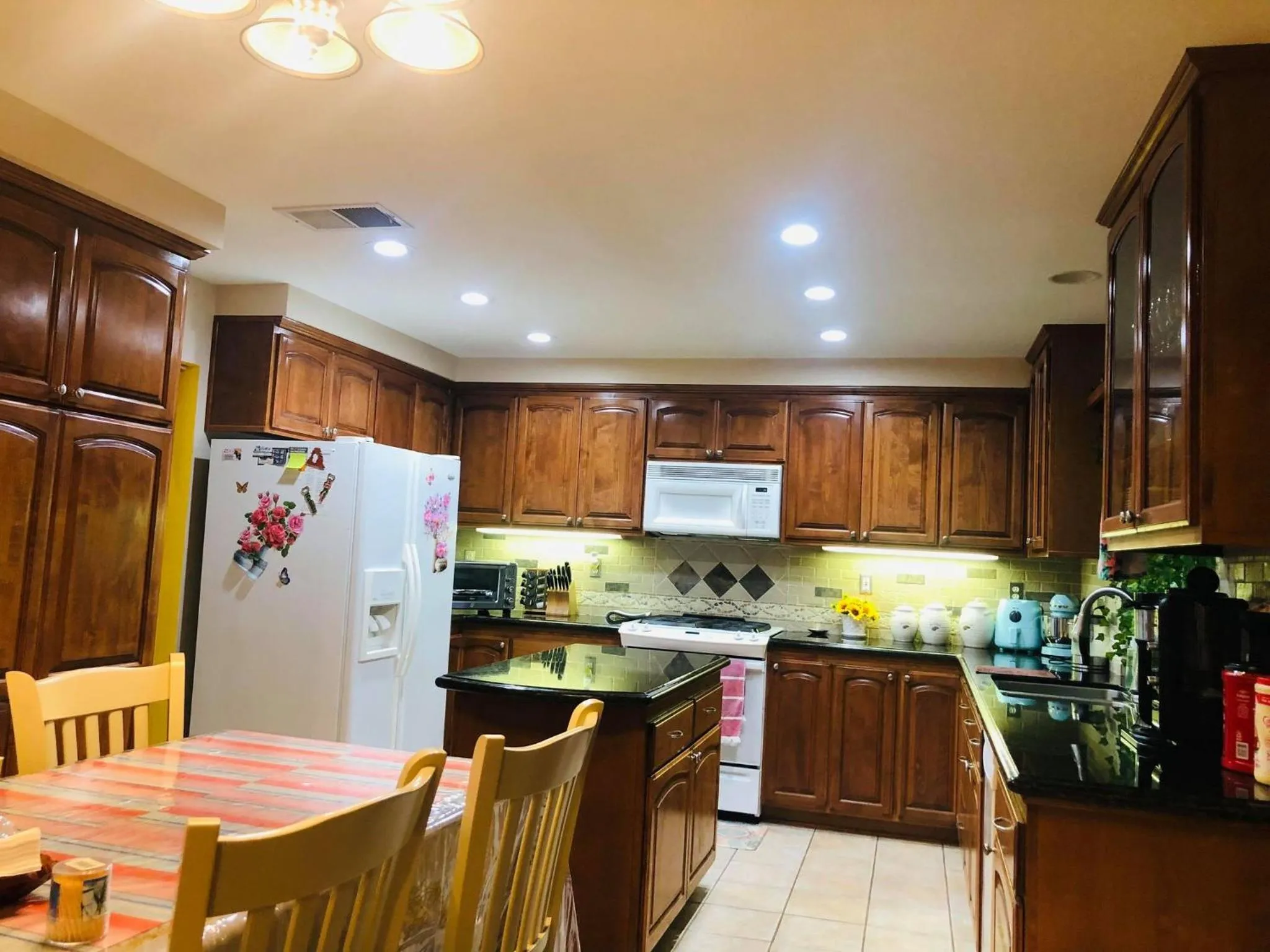 Coffee/tea facilities in Balloons and Wine