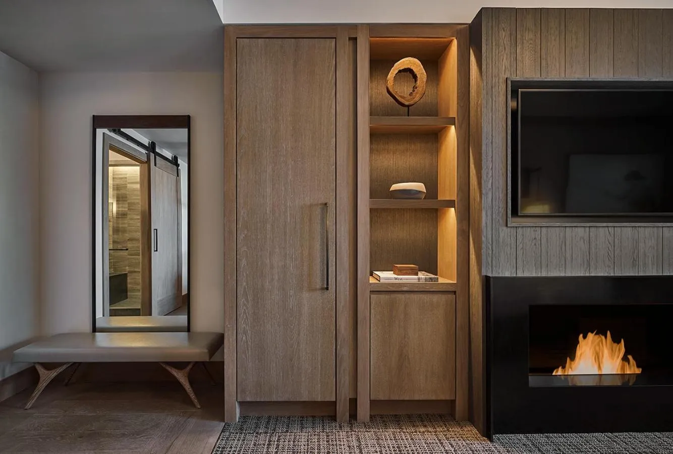 wardrobe in Montage Big Sky