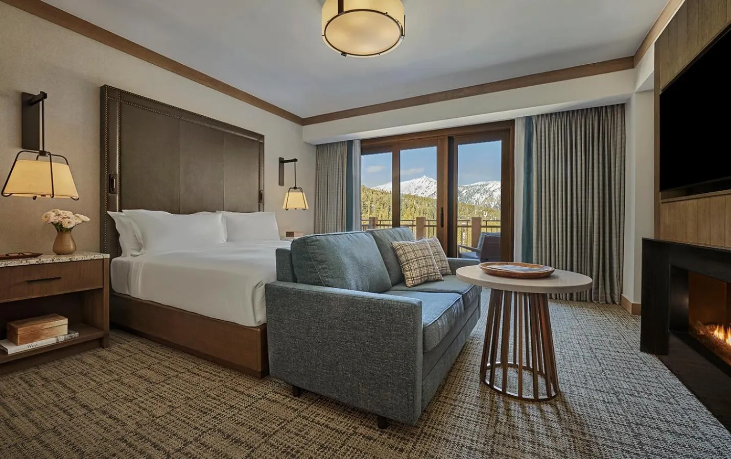 Photo of the whole room, Bed in Montage Big Sky