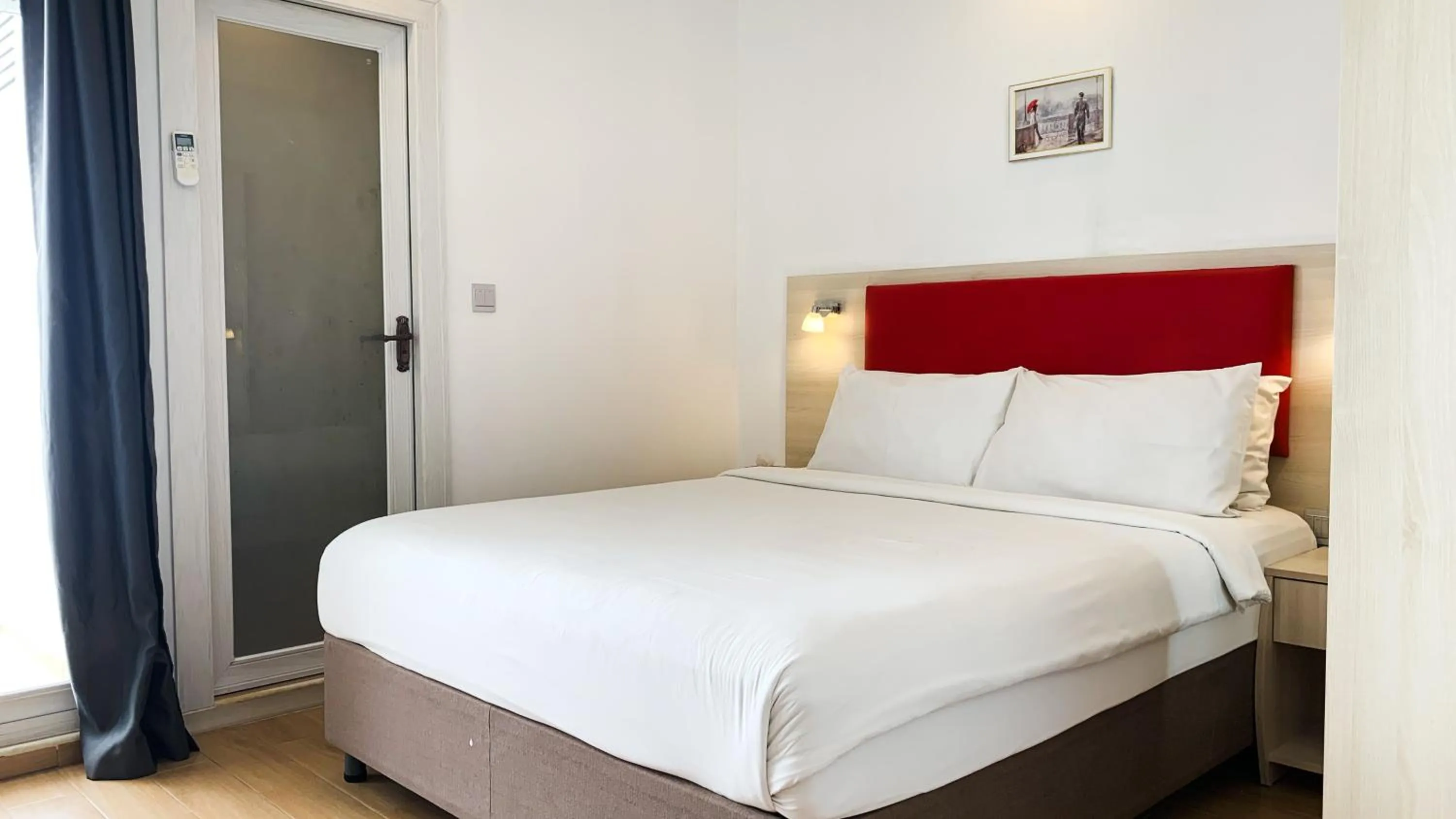 Bed in iCom Marina Sea View