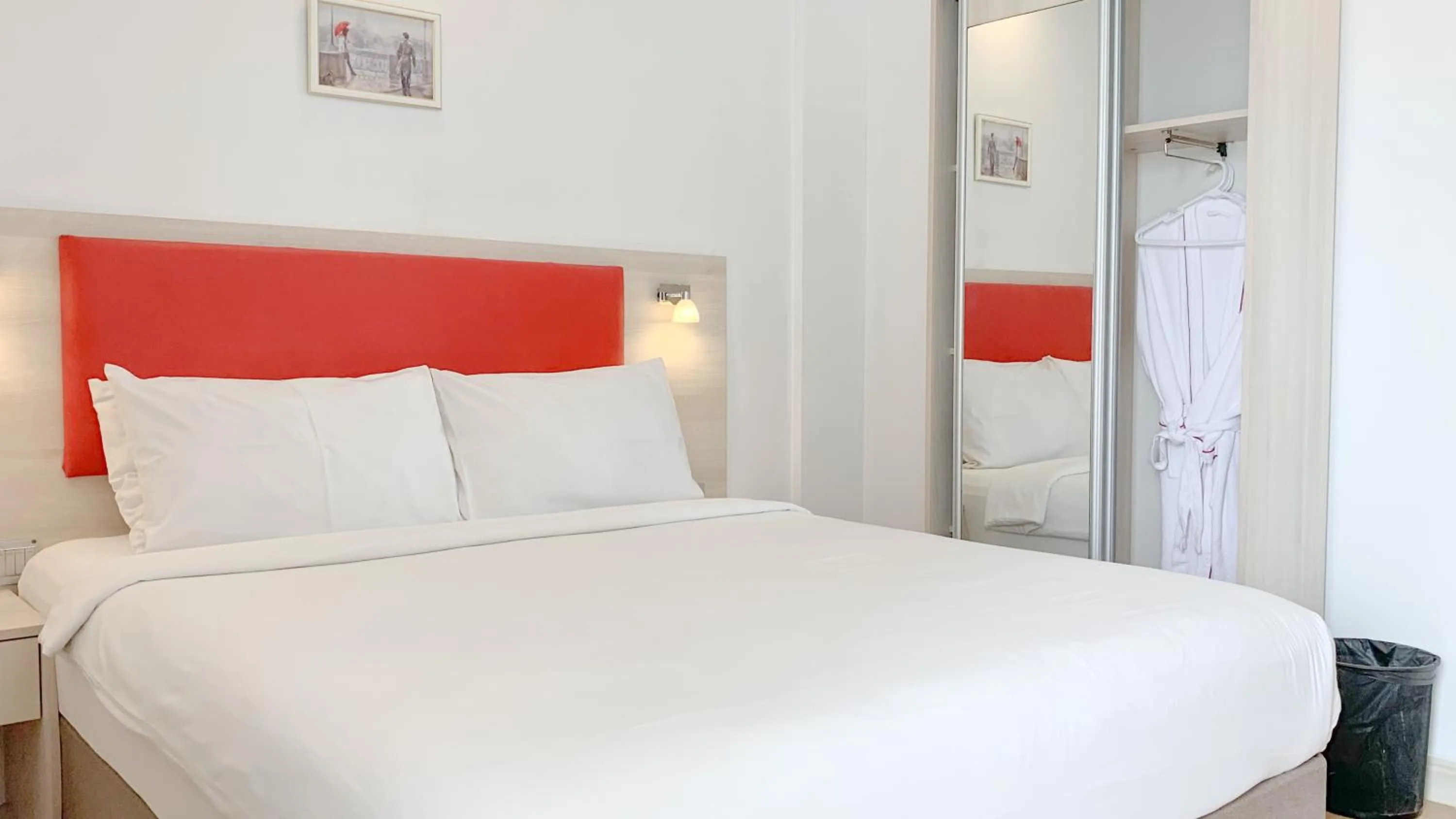 Bed in iCom Marina Sea View