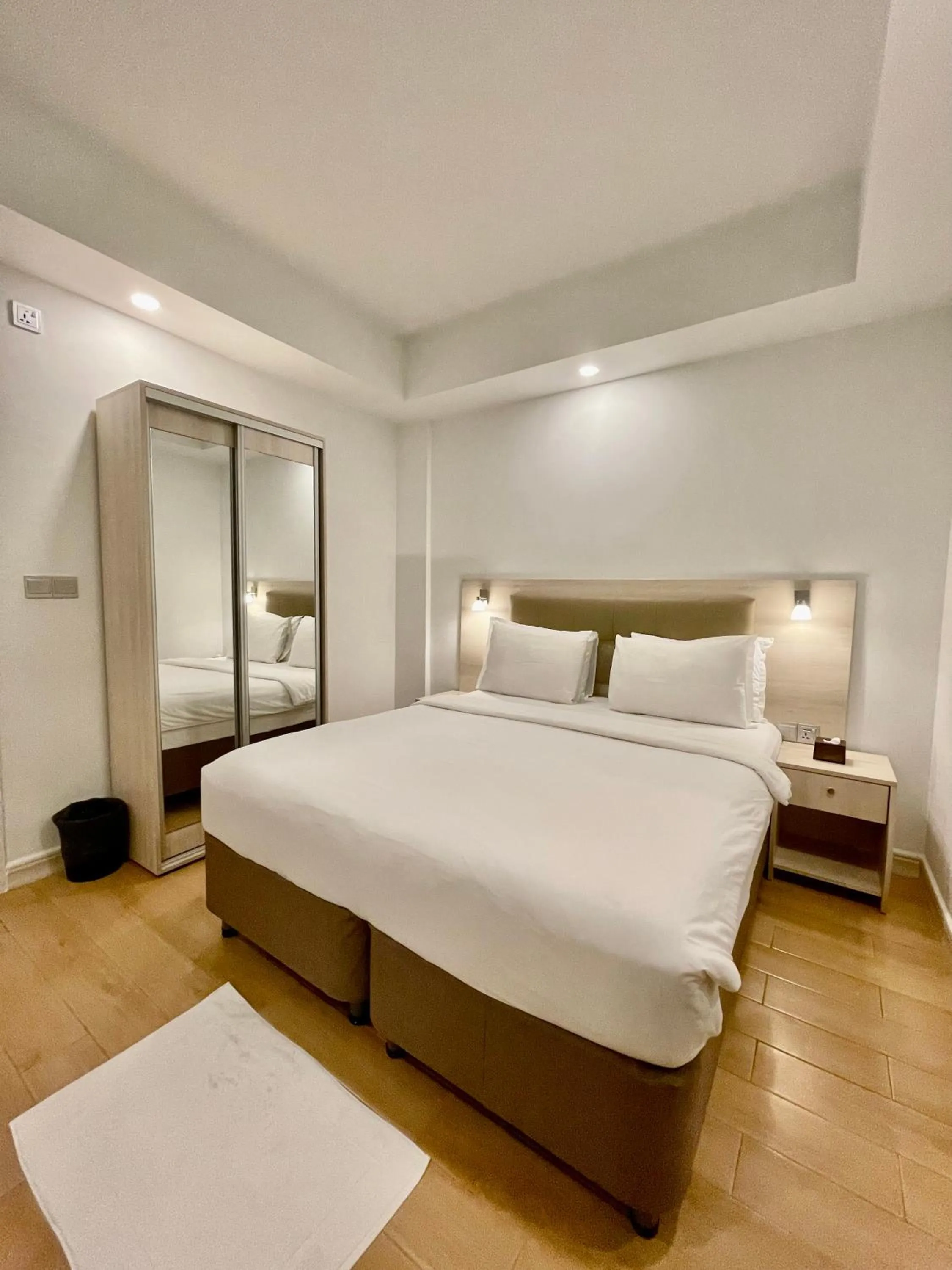 Photo of the whole room, Bed in iCom Marina Sea View