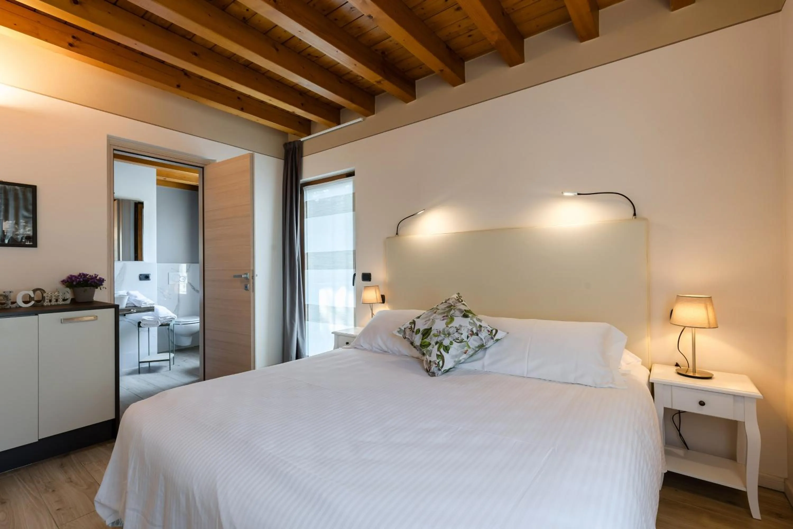Bed in Charming Sirmione
