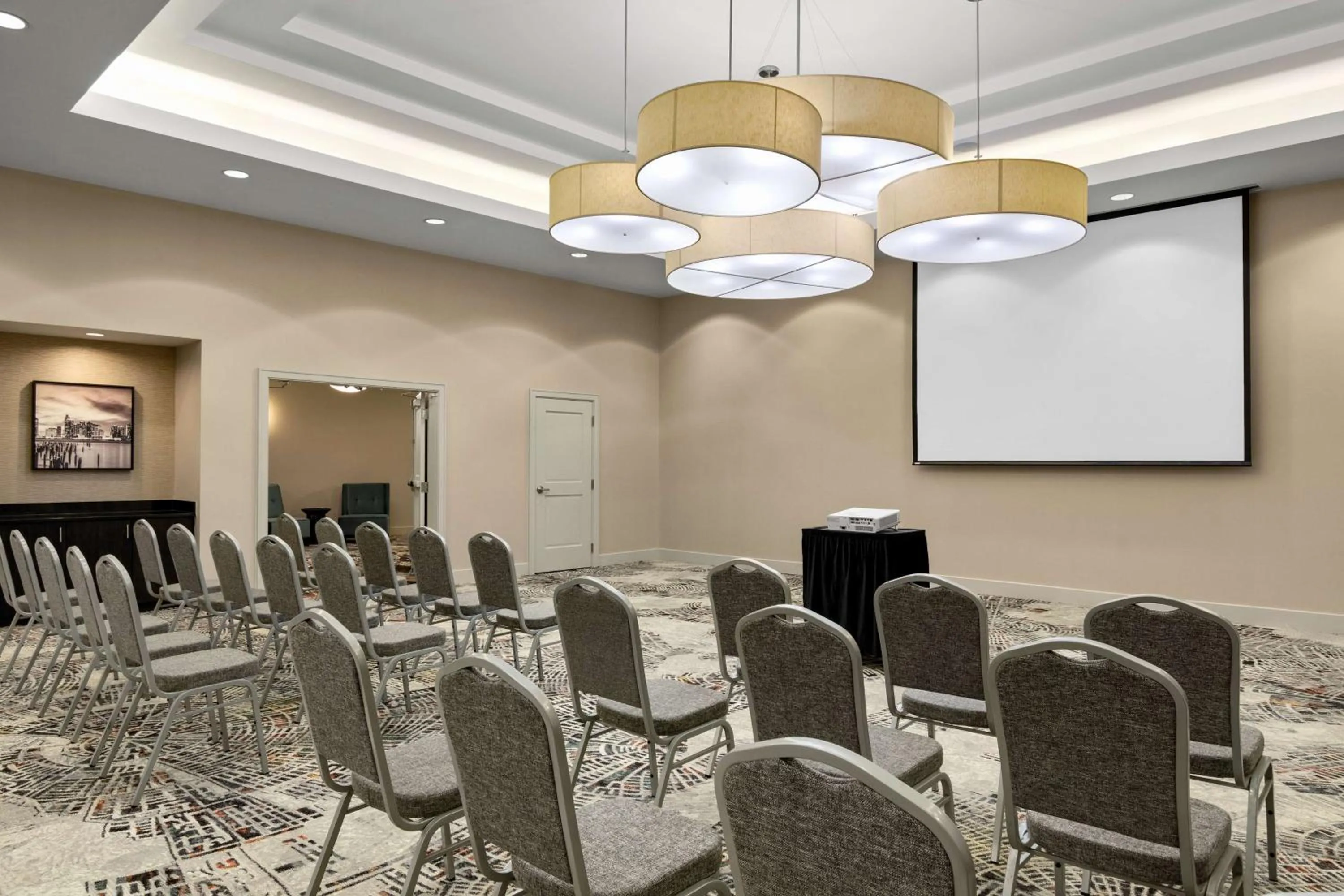 Meeting/conference room in Embassy Suites by Hilton Newark Airport