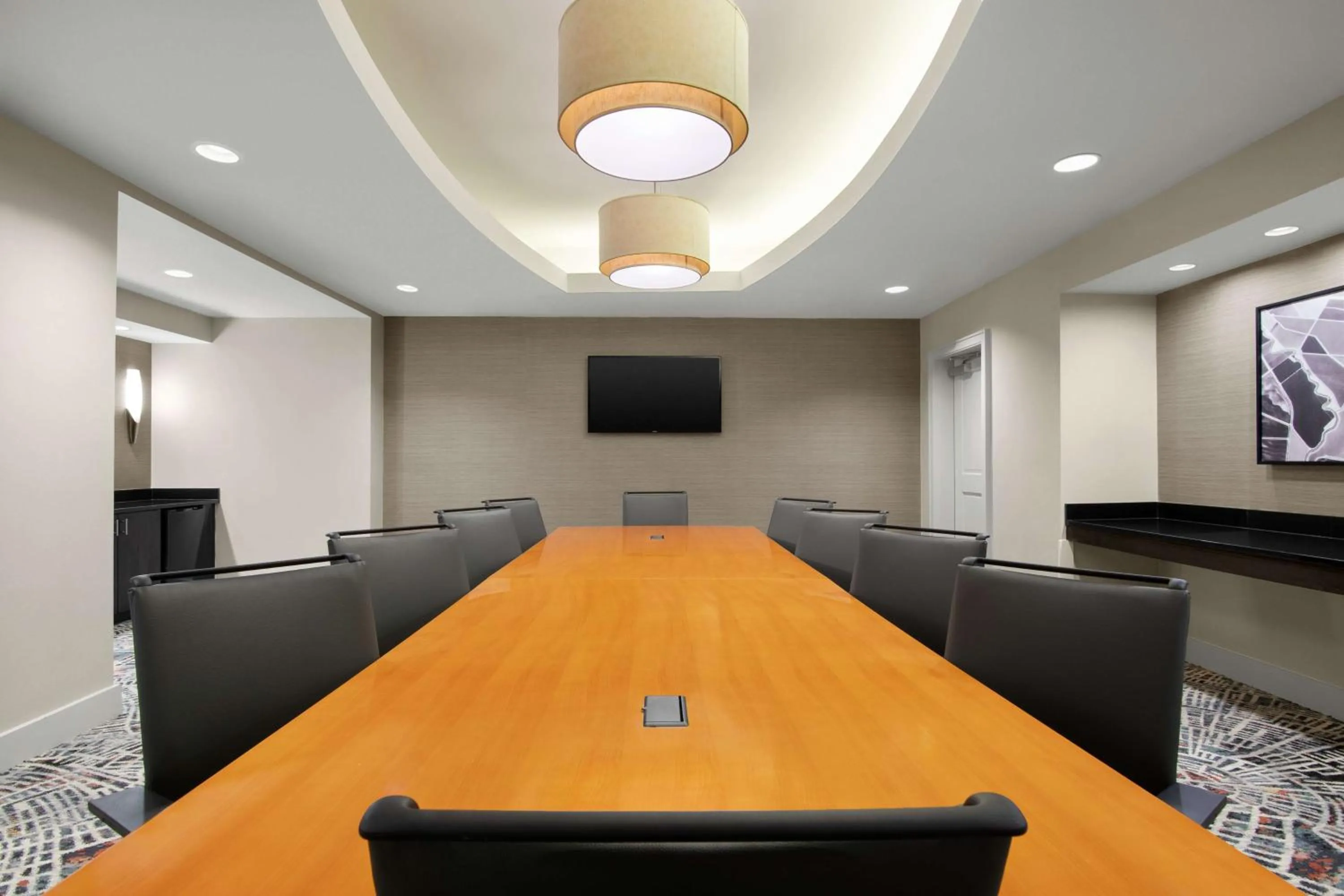 Meeting/conference room in Embassy Suites by Hilton Newark Airport