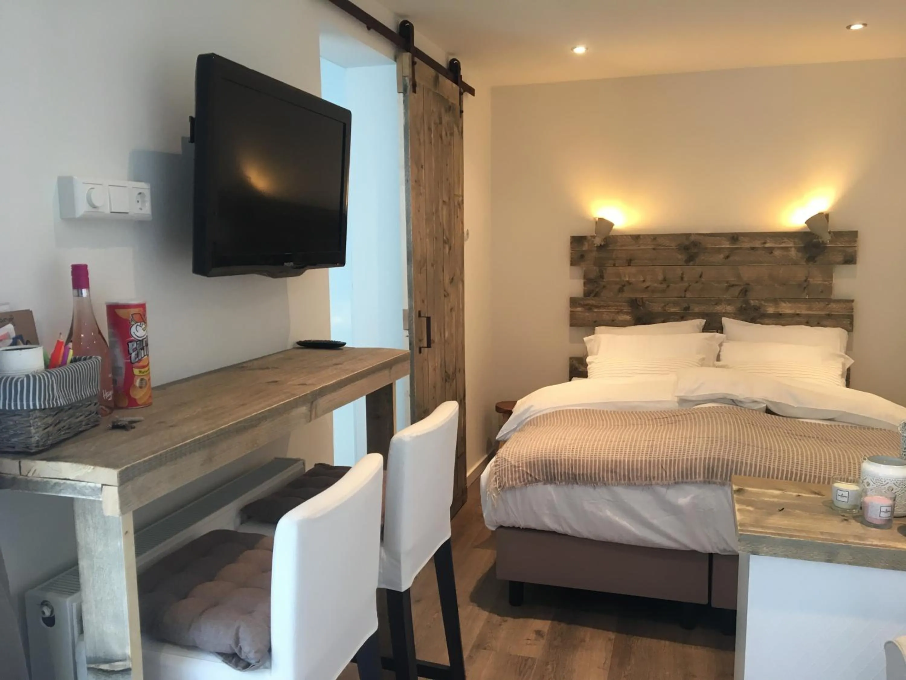 TV and multimedia, Bed in Romana