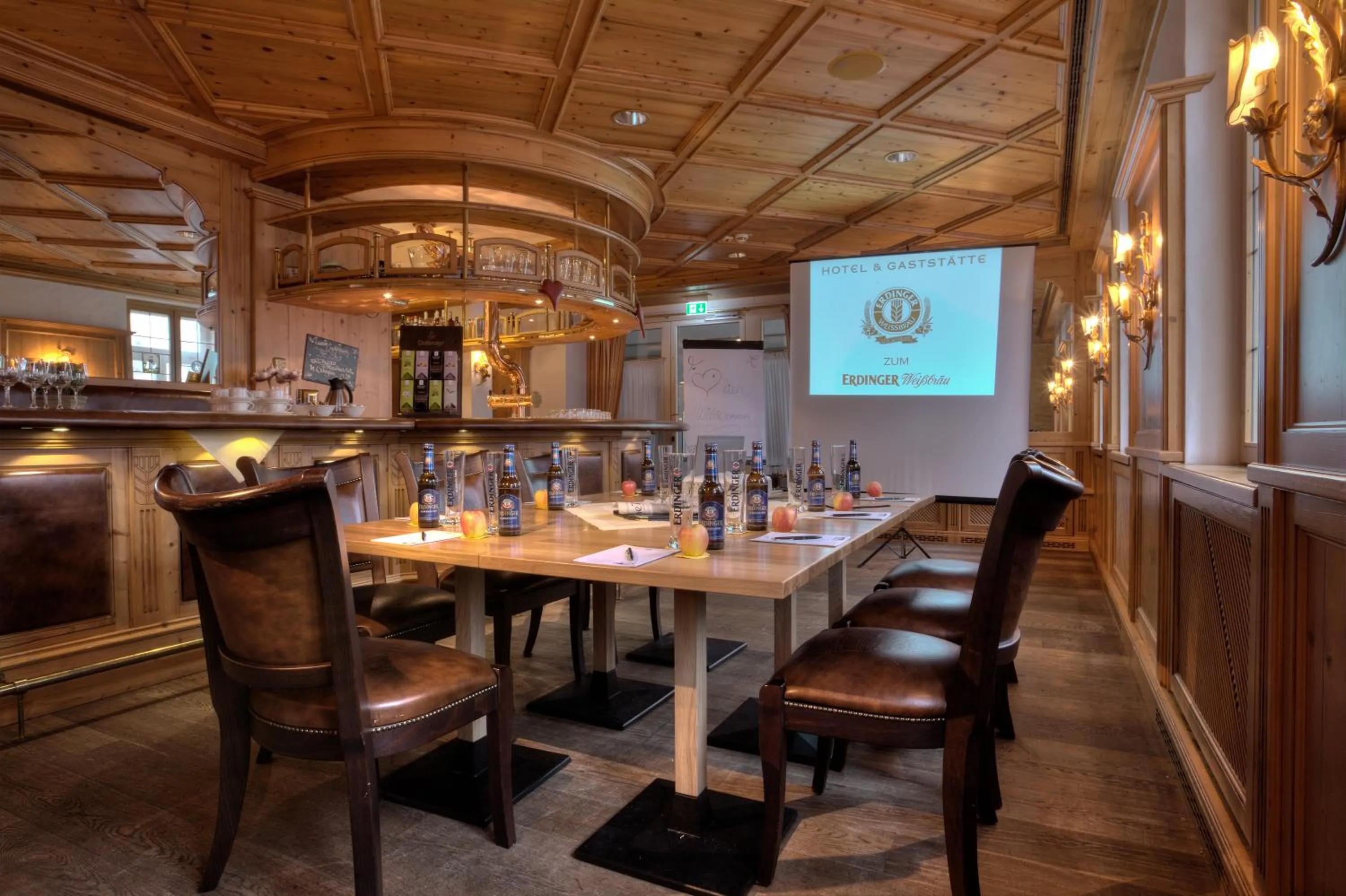 Restaurant/places to eat in Hotel zum ERDINGER Weißbräu