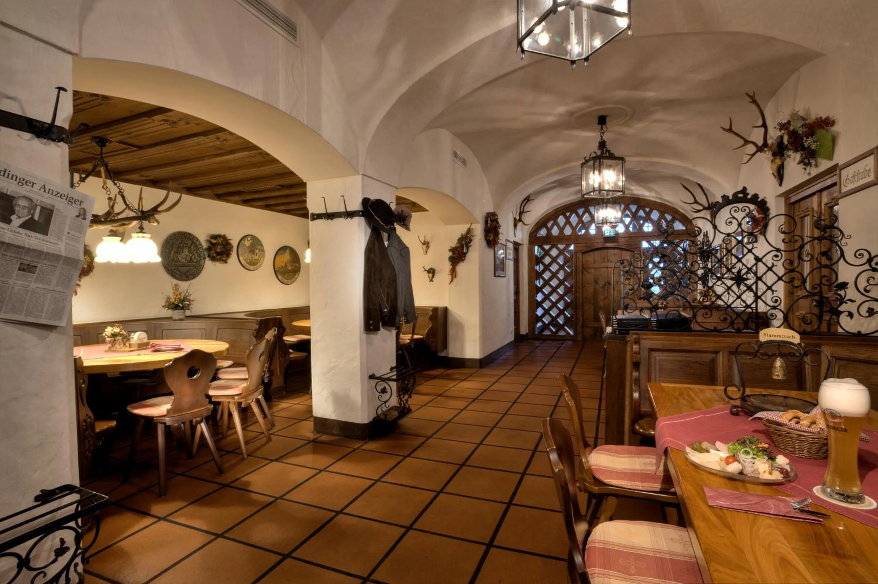 Restaurant/places to eat in Hotel zum ERDINGER Weißbräu