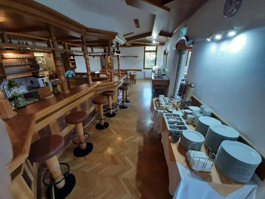 Restaurant/places to eat in Kurhotel Renona Rehabilitation