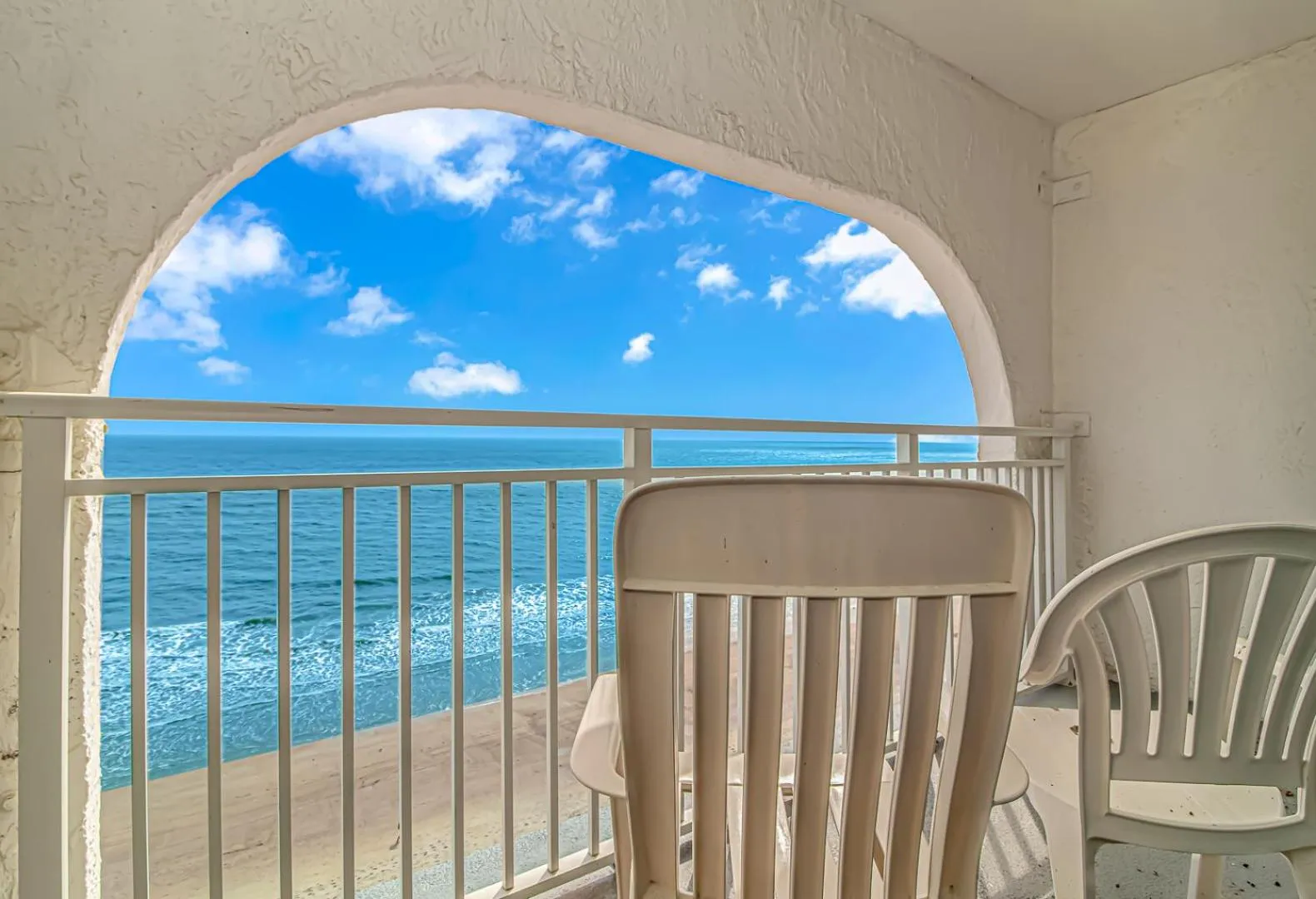 Direct Oceanfront Sea Mist Resort 21101