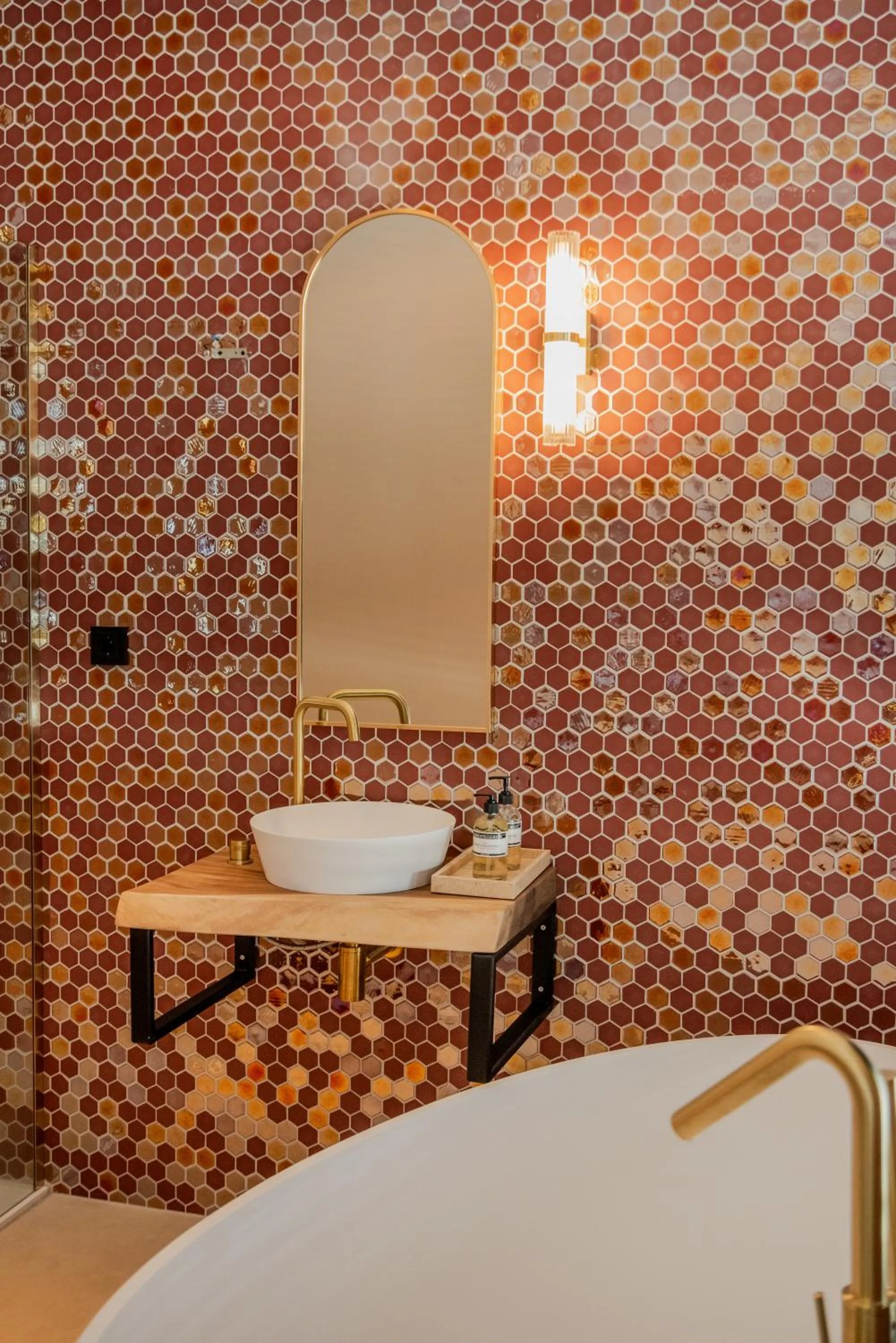 Bathroom, Bed in Boutique hotel van Ham