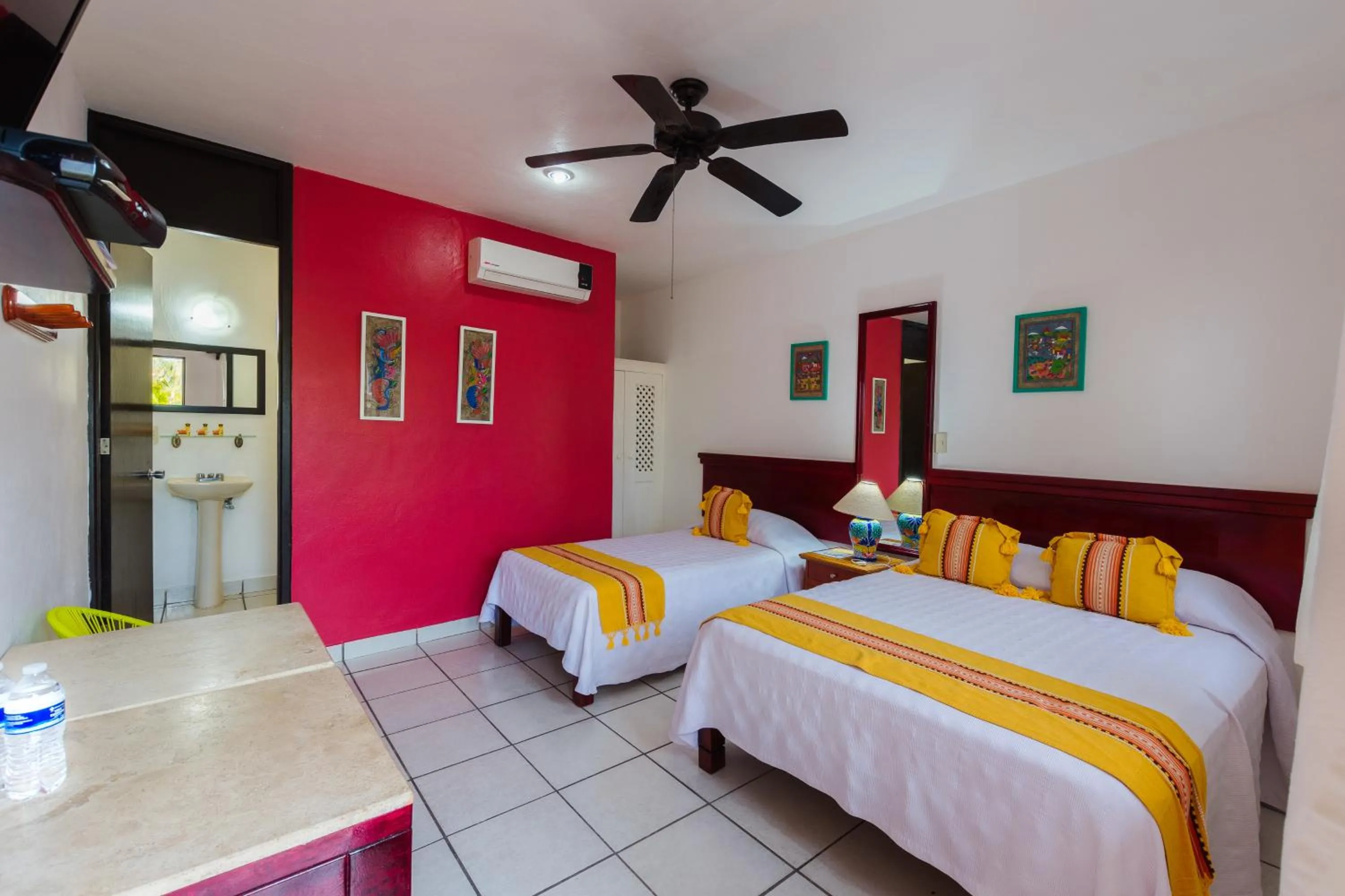 Bathroom, Bed in Hotel Meson de Mita