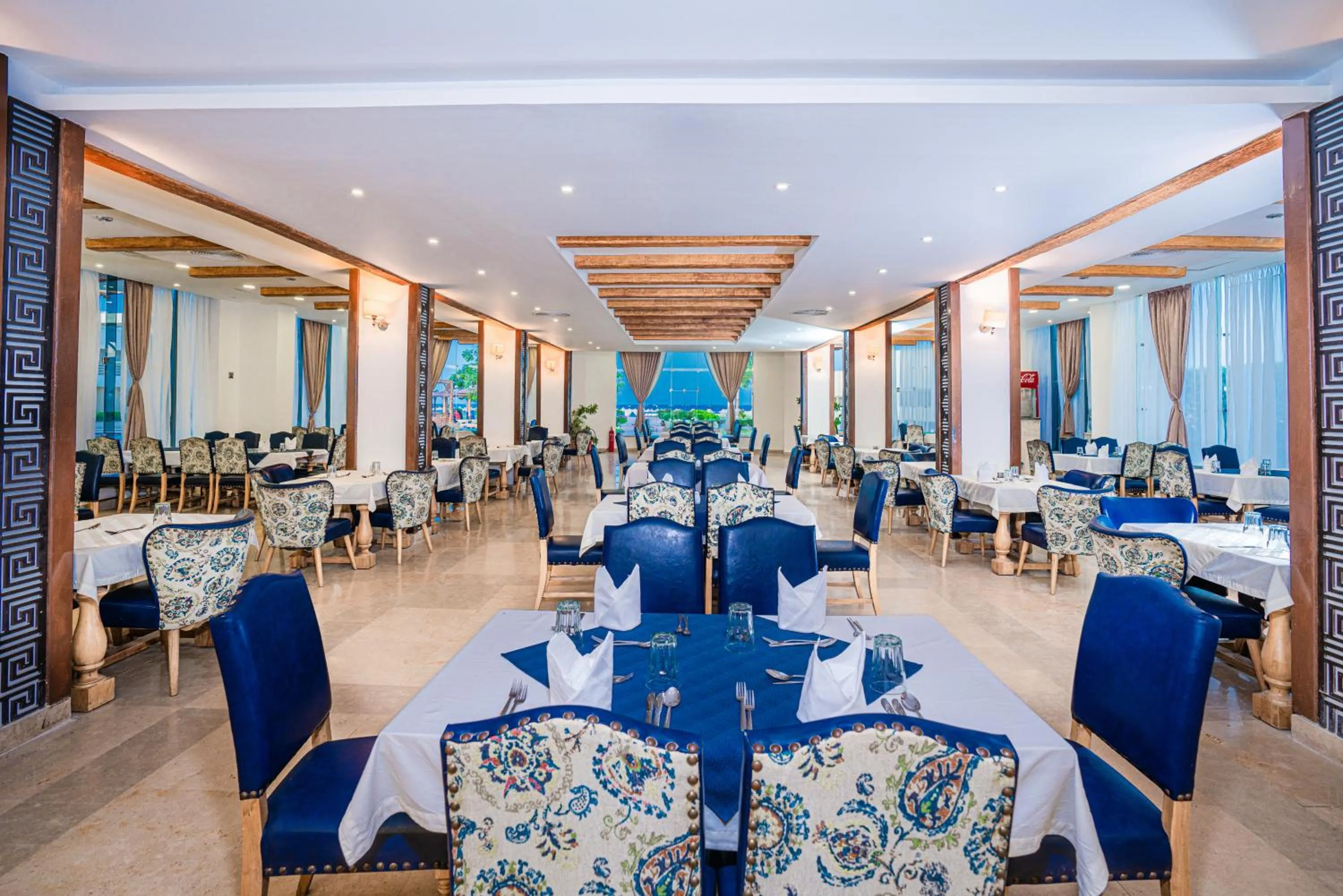 Restaurant/places to eat in New Eagles Aqua Park Resort