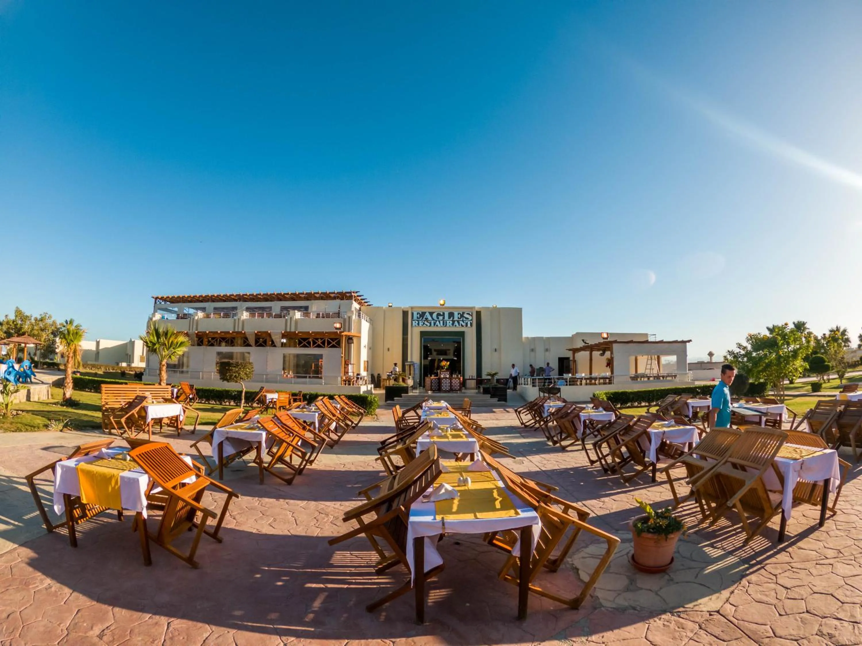 Restaurant/places to eat in New Eagles Aqua Park Resort