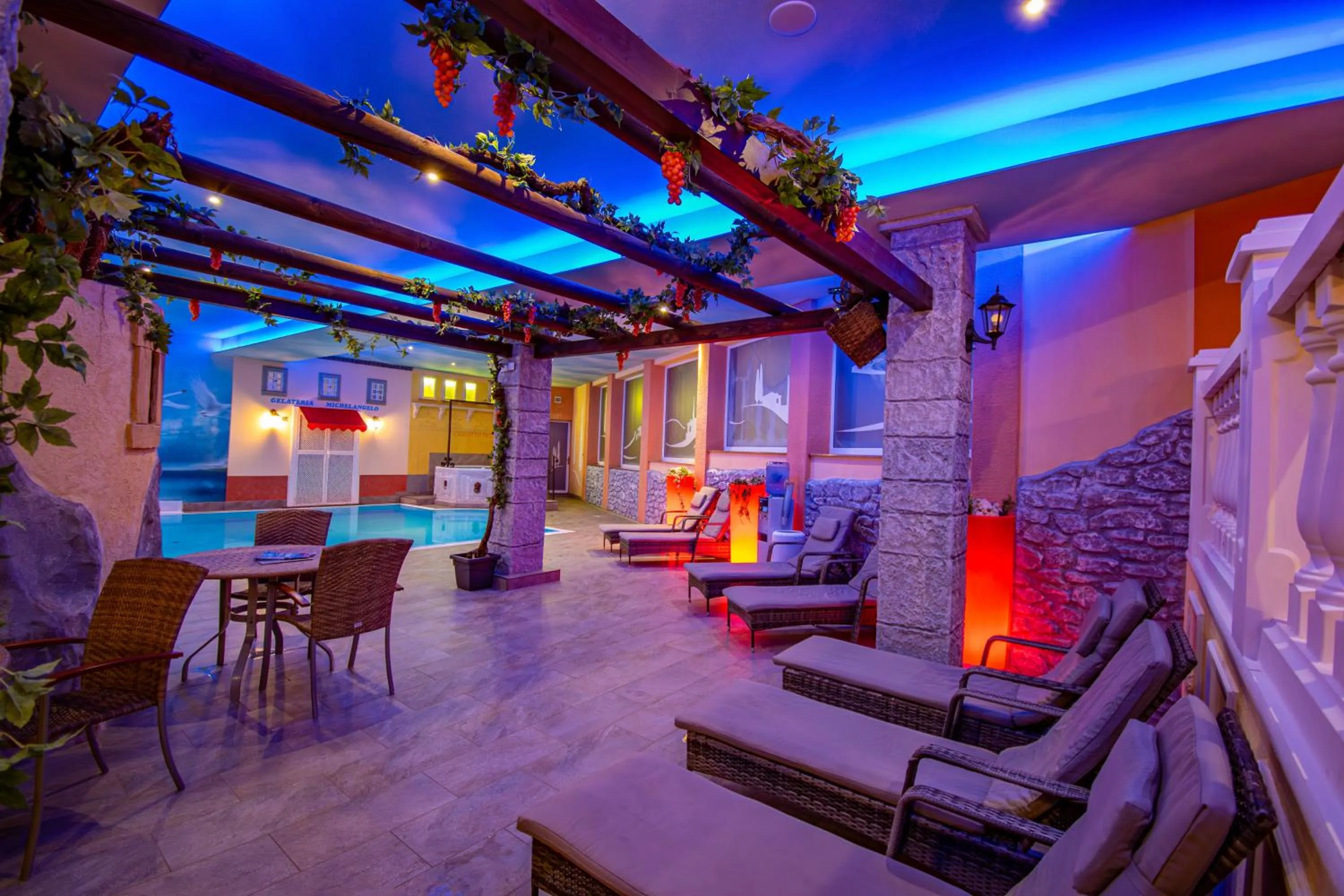 Swimming pool in Vital- und Wellnesshotel Albblick