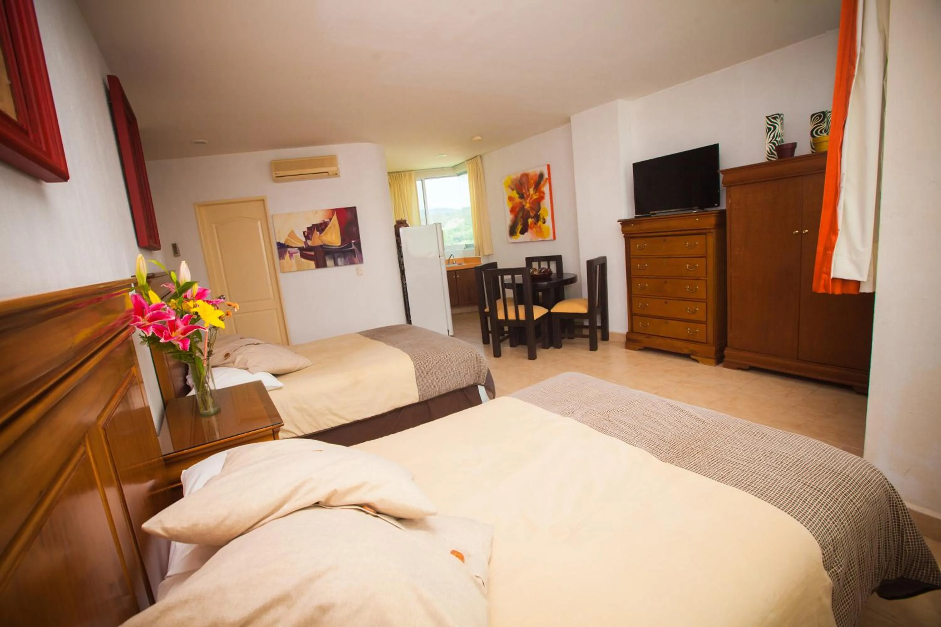Photo of the whole room, Bed in Banderas Suites