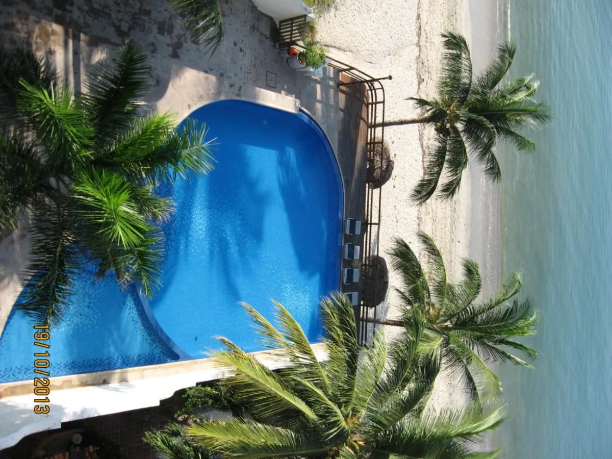 Swimming pool in Banderas Suites
