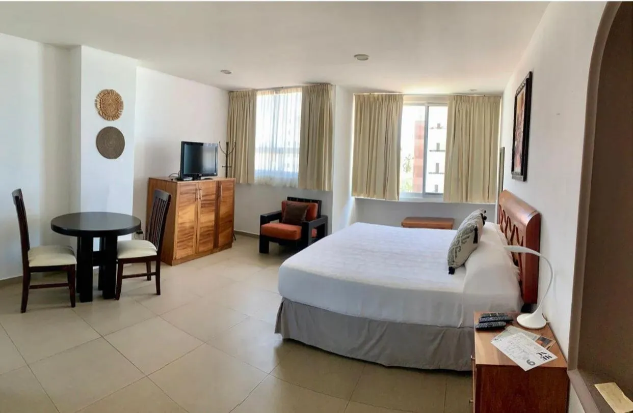 Photo of the whole room, Bed in Banderas Suites