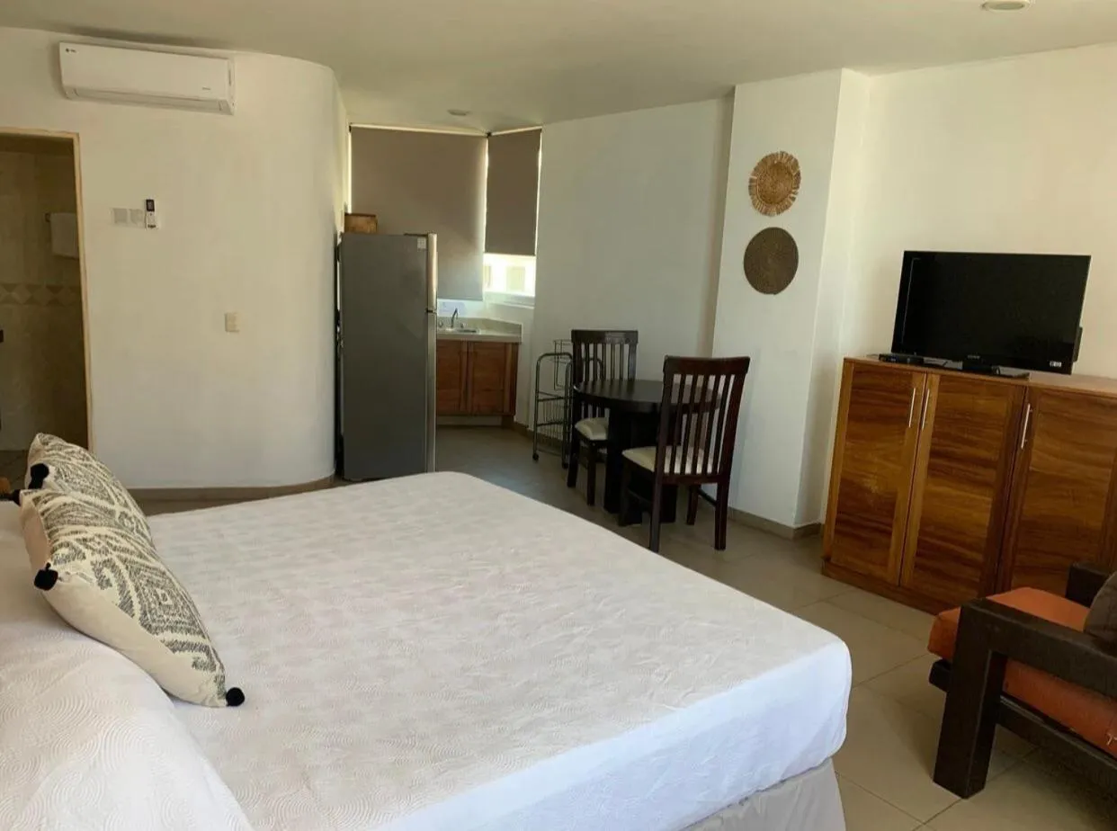 Photo of the whole room, Bed in Banderas Suites