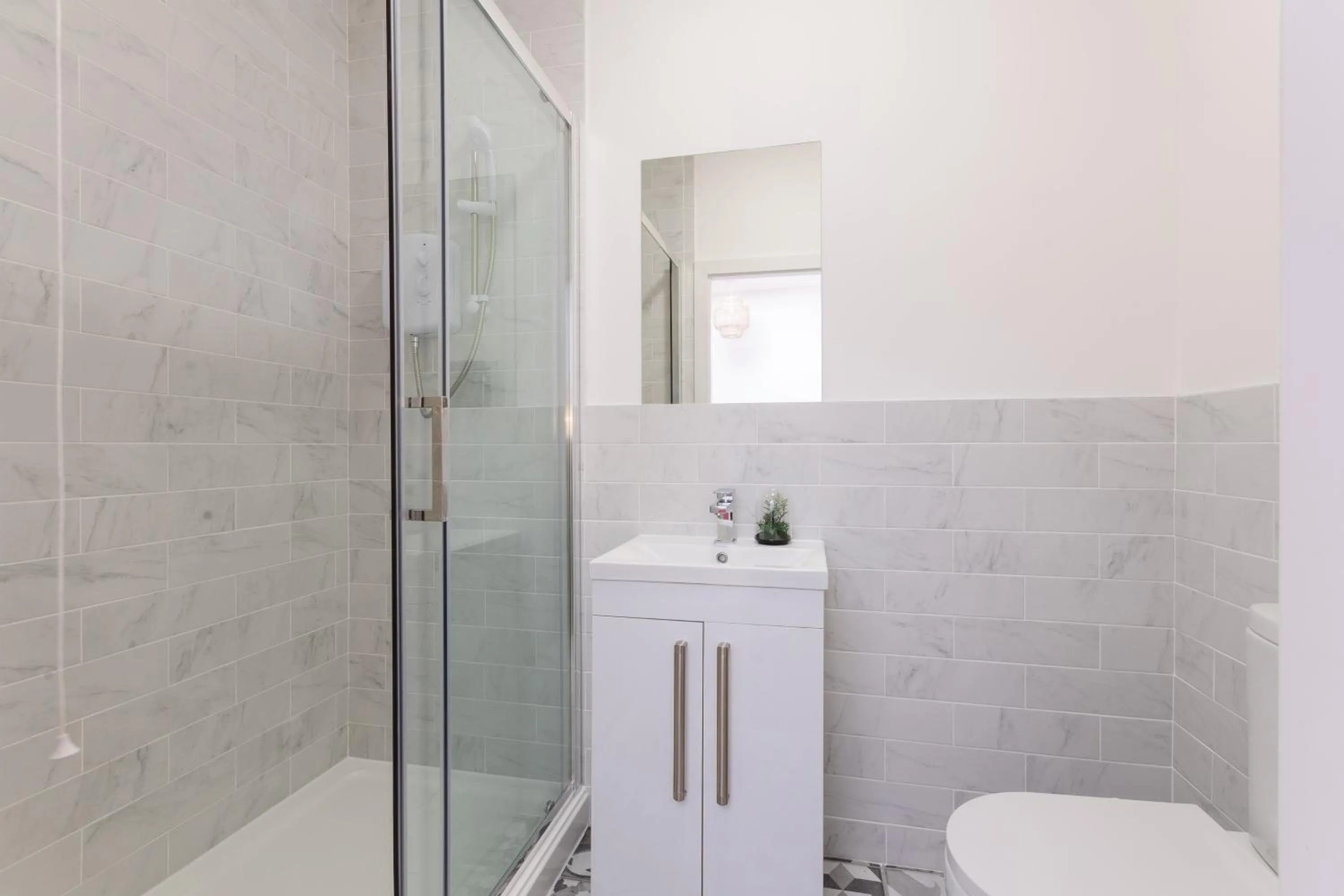 Shower in 14-16 Grosvenor Street Stylish Apartments - Chester
