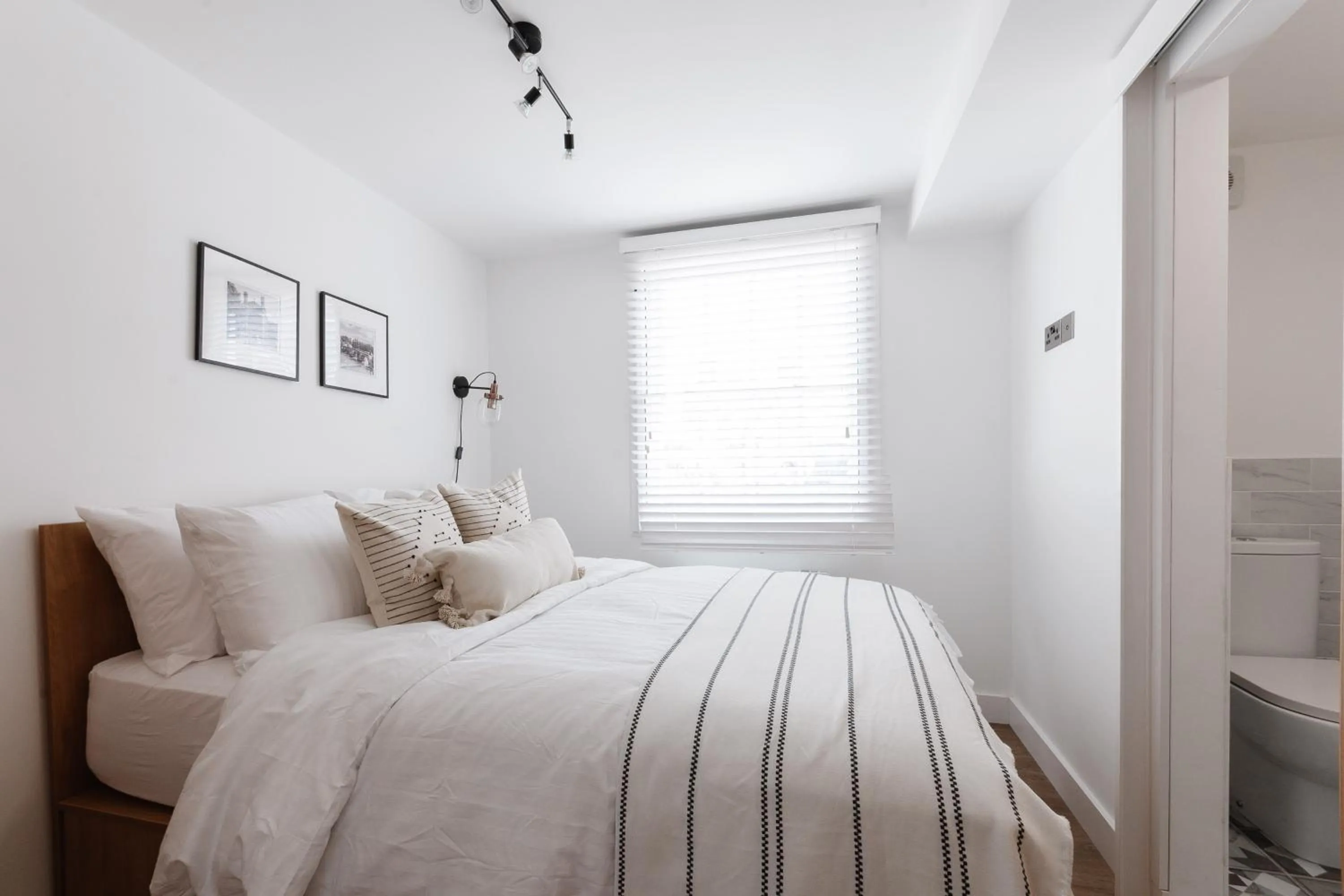 Bed in 14-16 Grosvenor Street Stylish Apartments - Chester