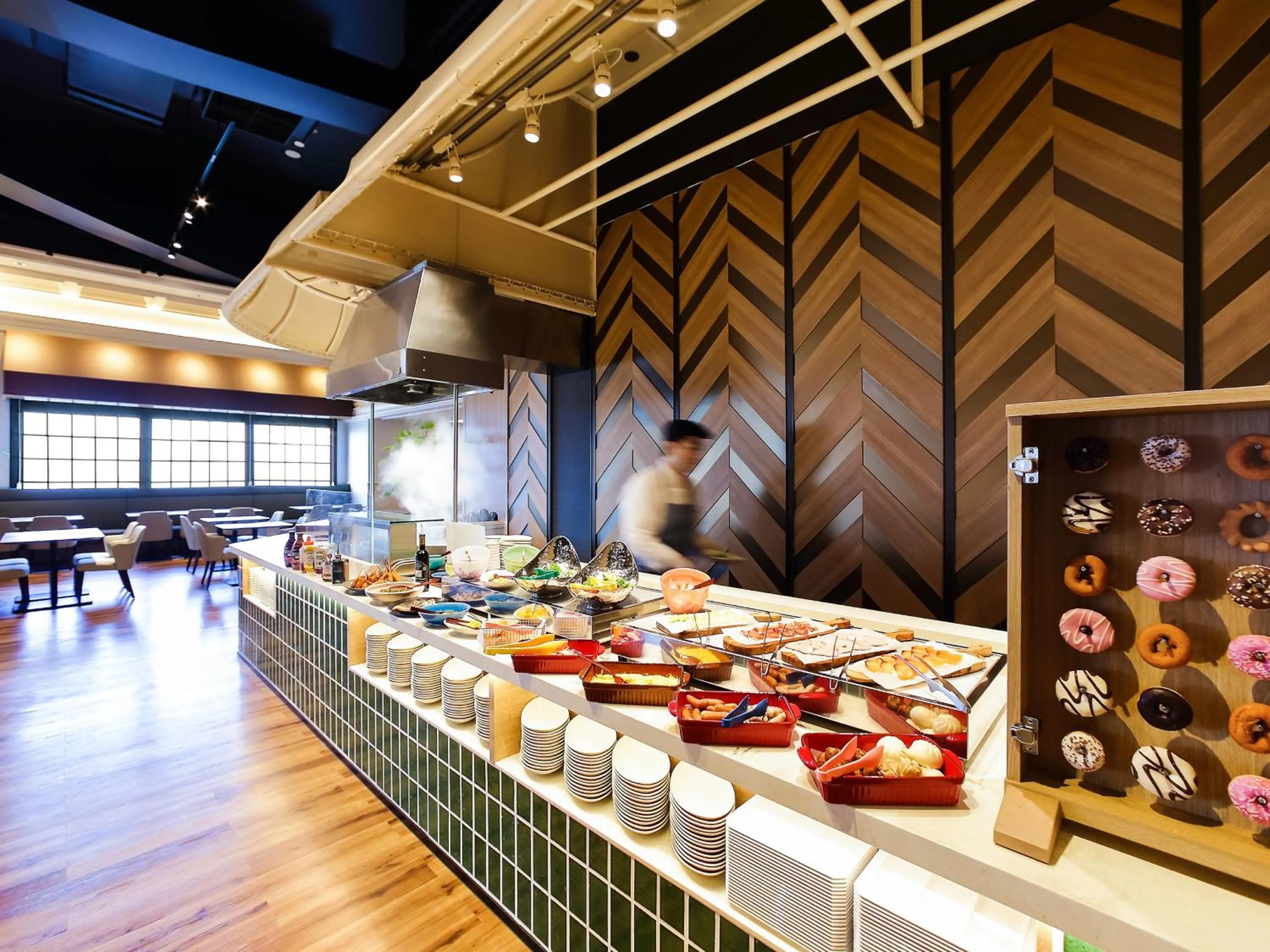 Restaurant/places to eat in ORIENTAL HOTEL UNIVERSAL CITY