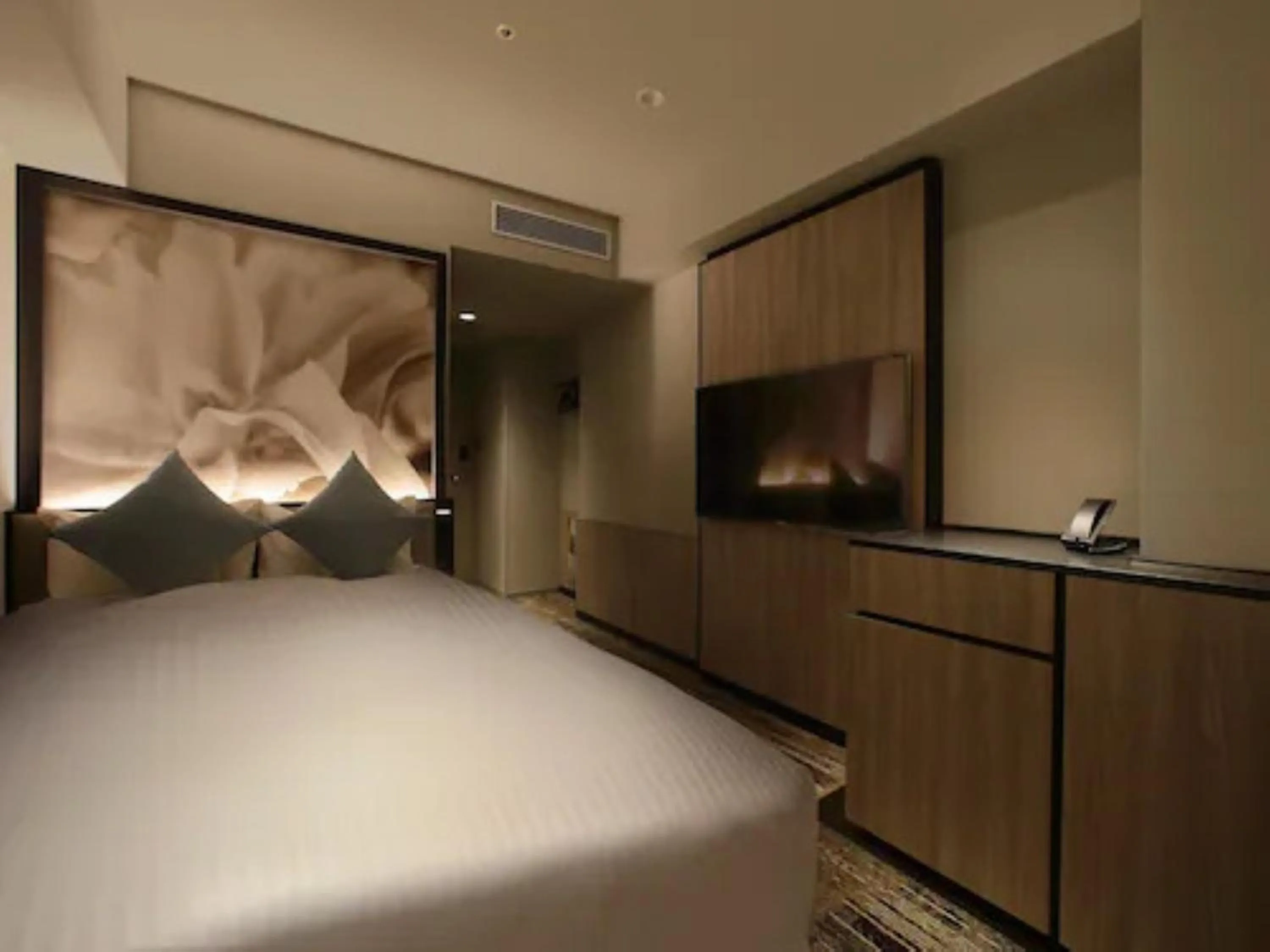 Photo of the whole room, Bed in ORIENTAL HOTEL UNIVERSAL CITY