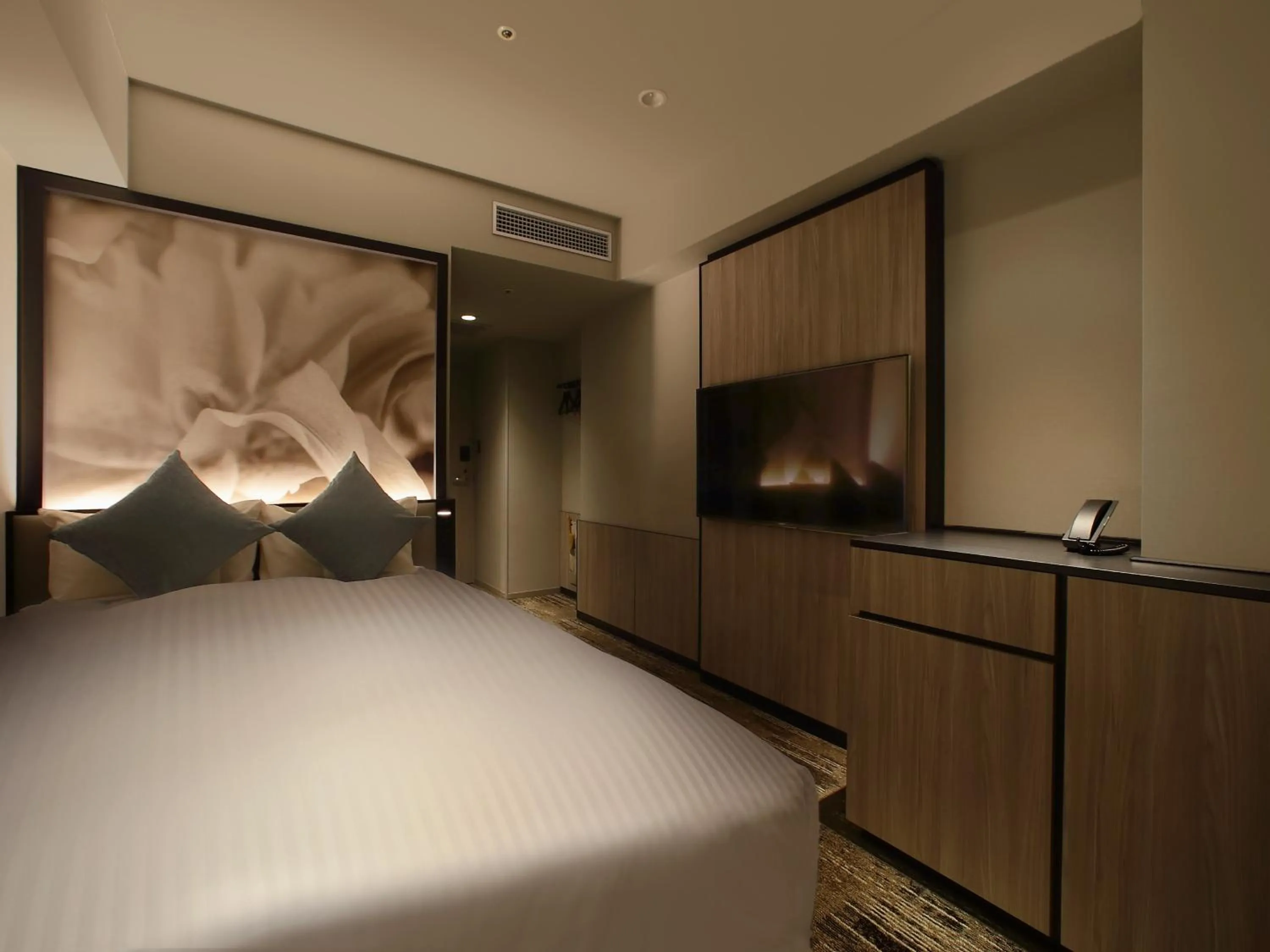 Photo of the whole room, Bed in ORIENTAL HOTEL UNIVERSAL CITY