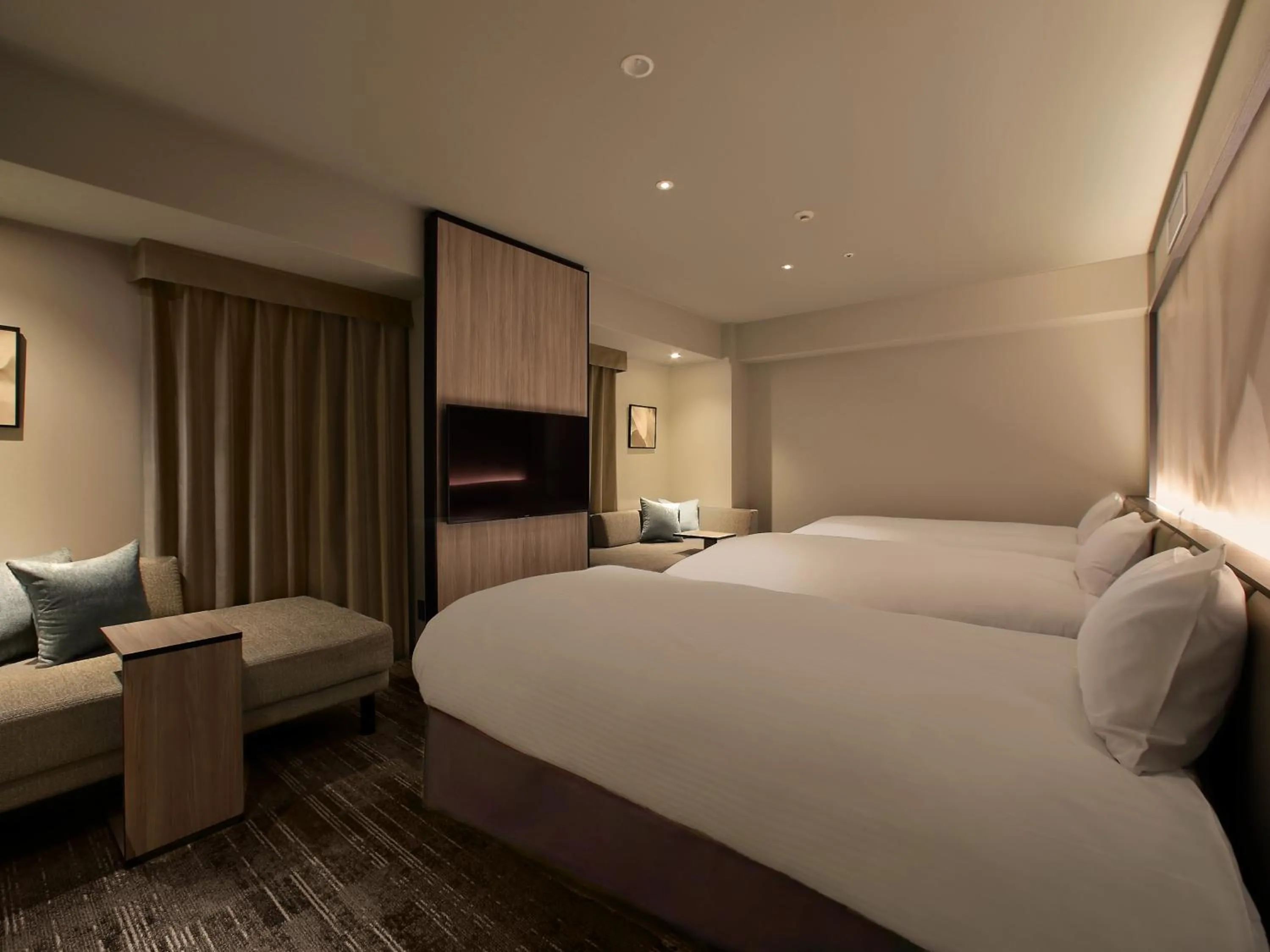 Bed in ORIENTAL HOTEL UNIVERSAL CITY