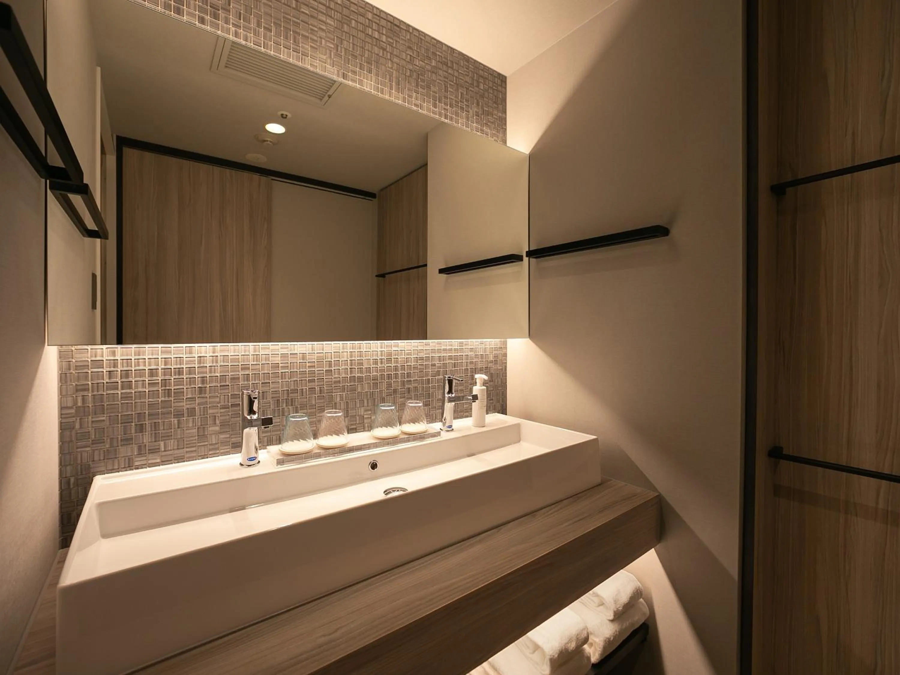 Bathroom in ORIENTAL HOTEL UNIVERSAL CITY