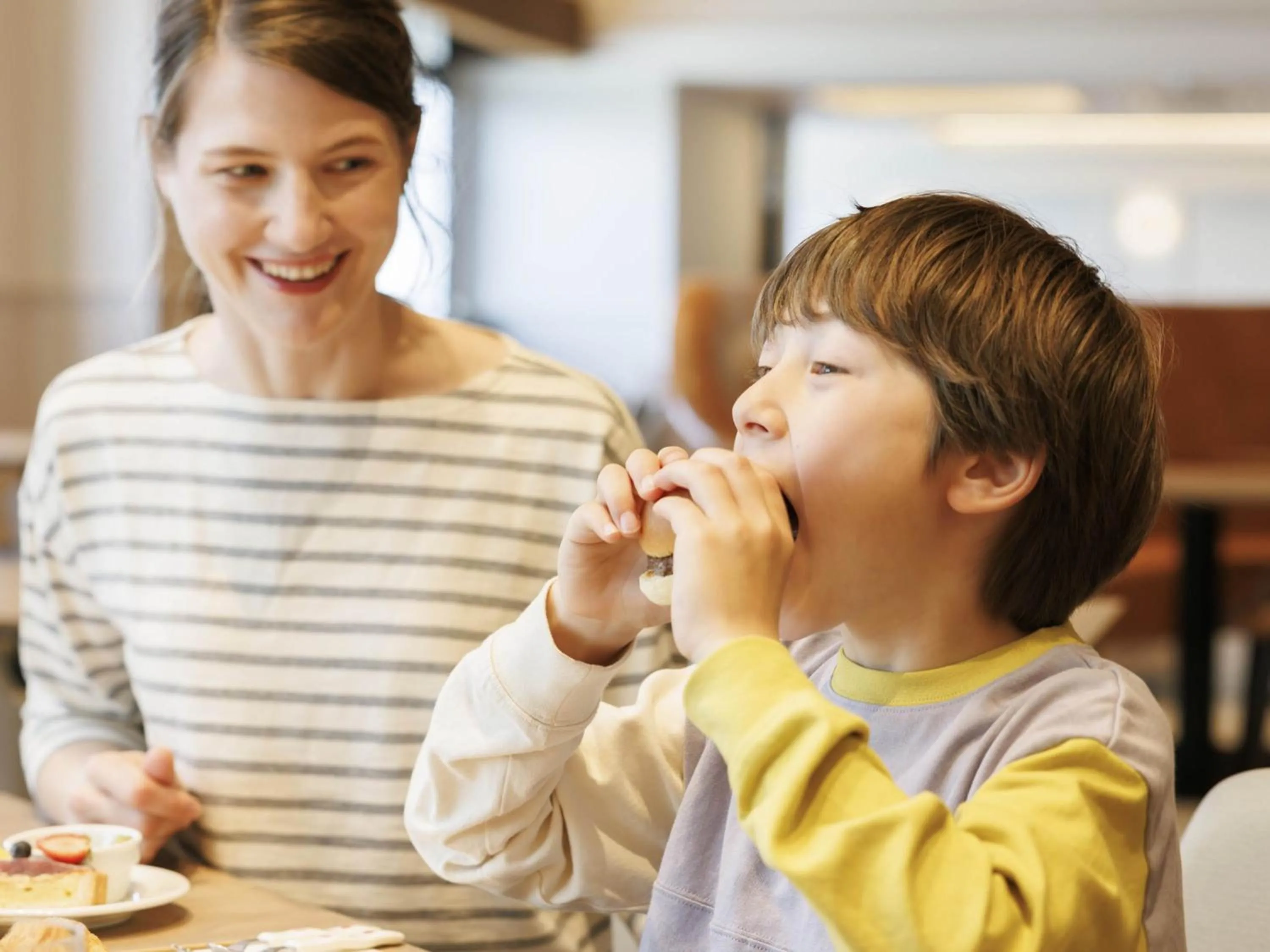 Restaurant/places to eat in ORIENTAL HOTEL UNIVERSAL CITY