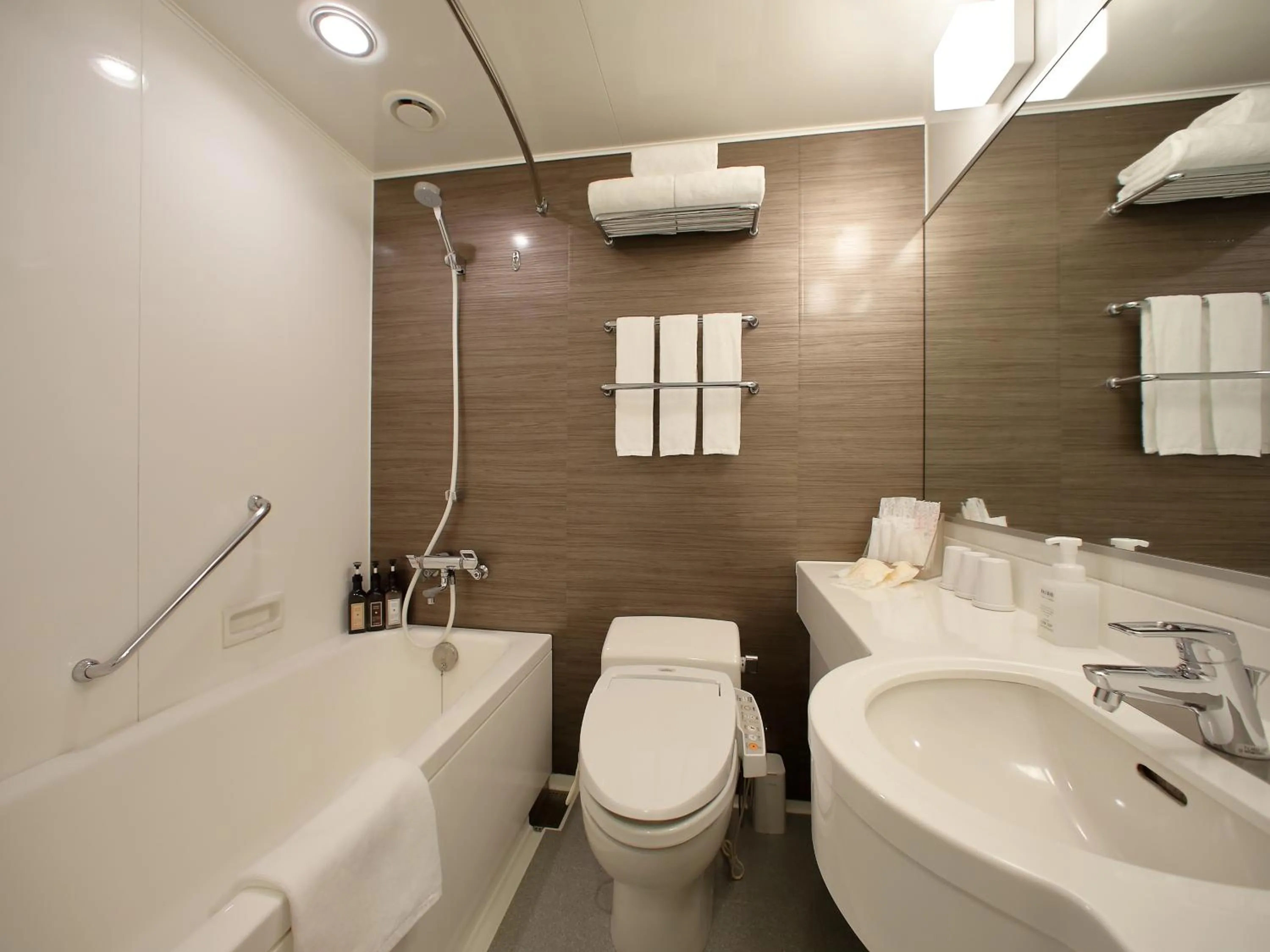 Bathroom in ORIENTAL HOTEL UNIVERSAL CITY