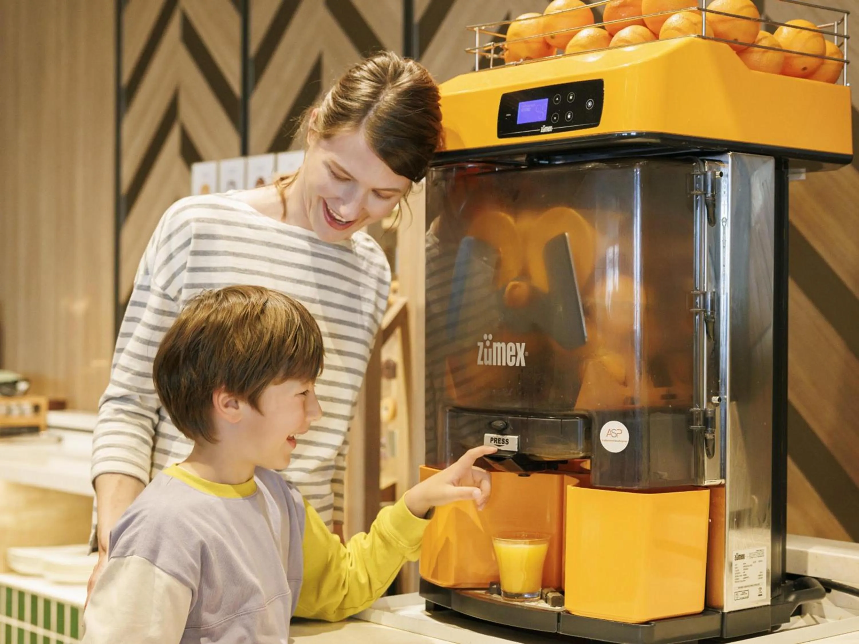 Restaurant/places to eat in ORIENTAL HOTEL UNIVERSAL CITY