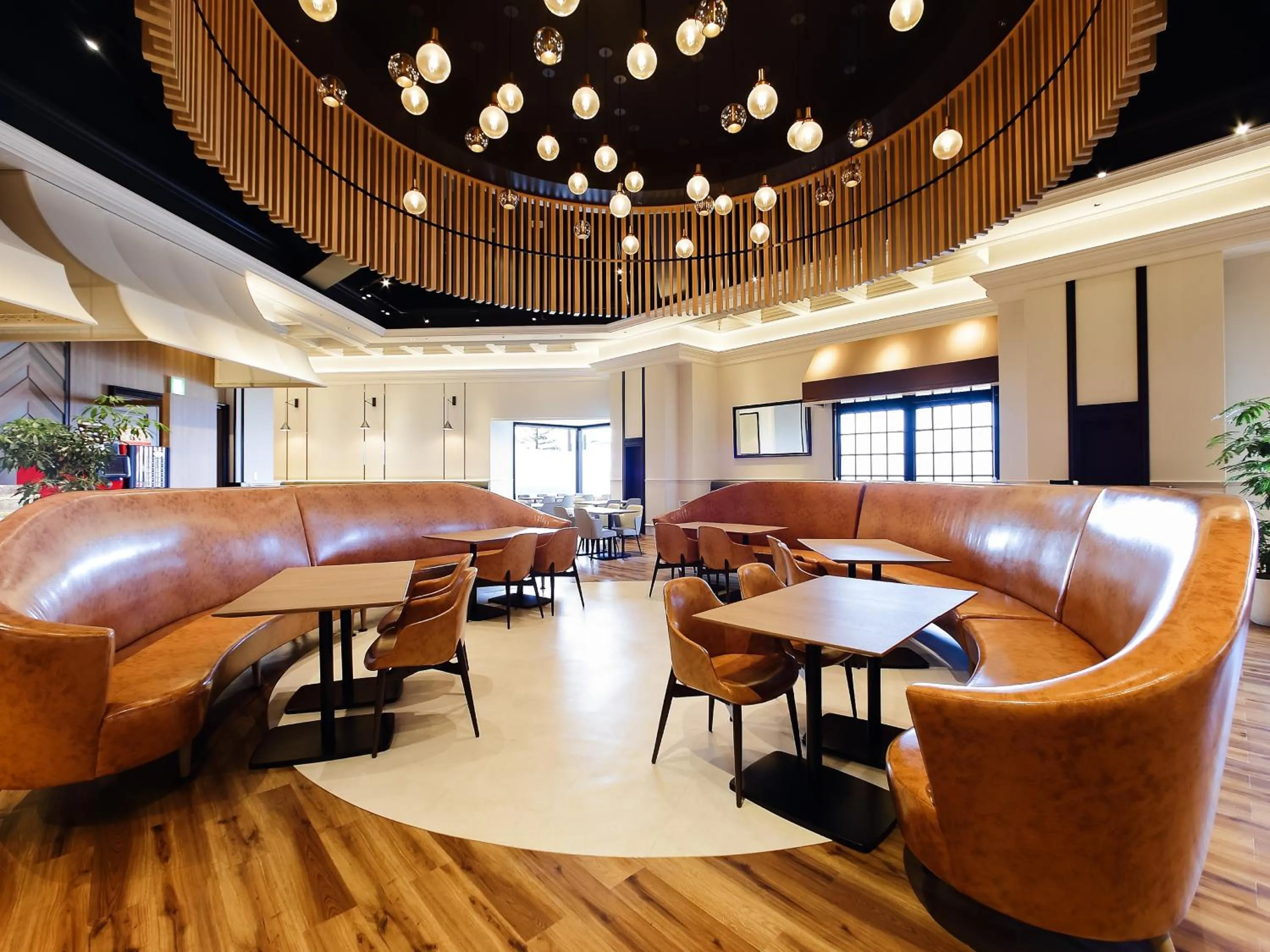 Restaurant/places to eat in ORIENTAL HOTEL UNIVERSAL CITY