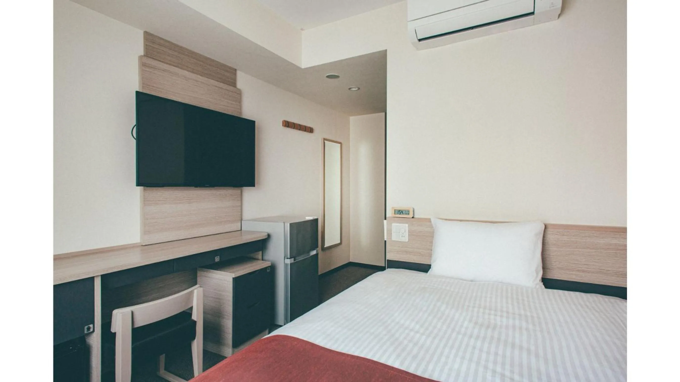 Bed in Kuretake Inn Premium Shizuoka Annex