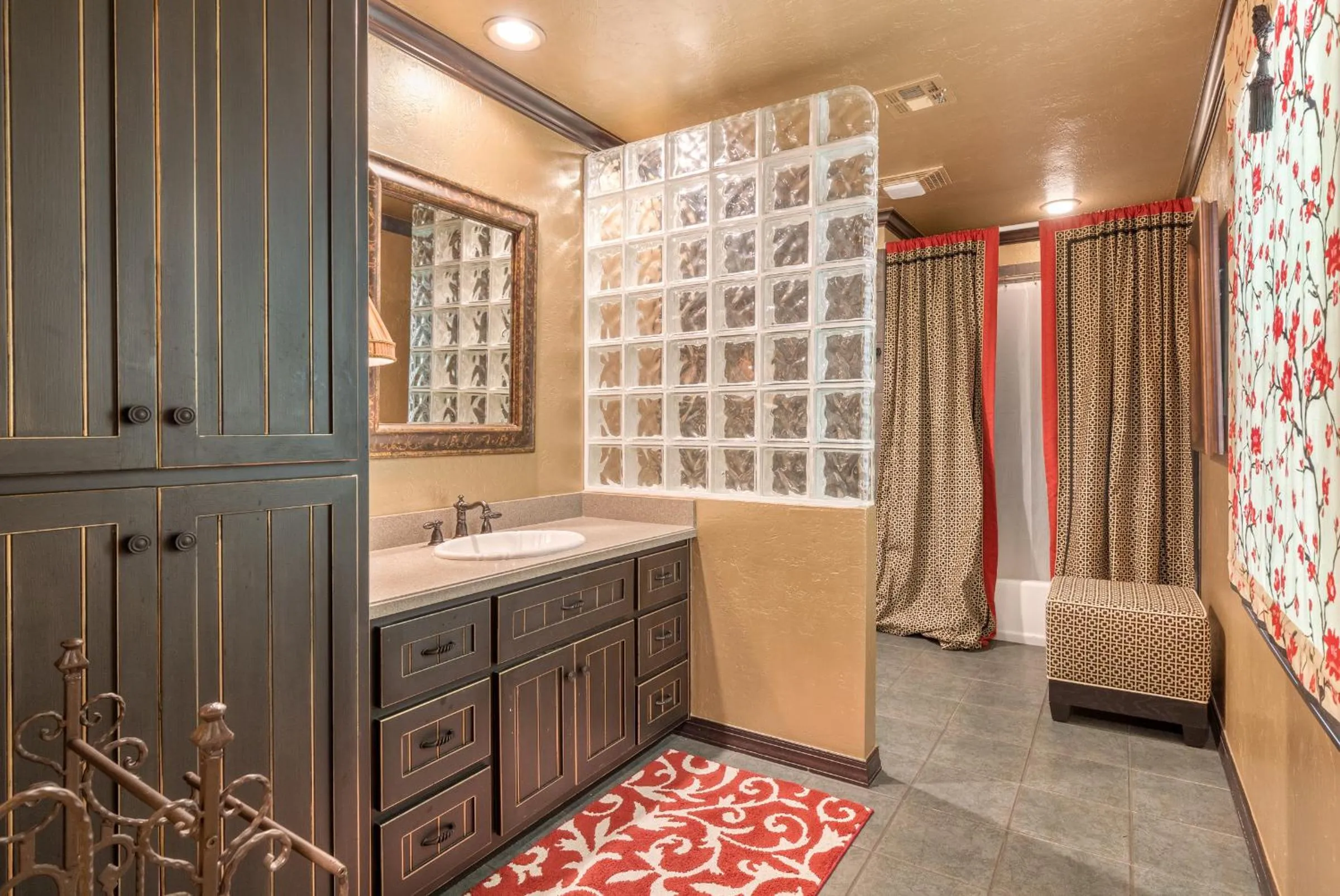 Bathroom in The Funky Monkey Inn