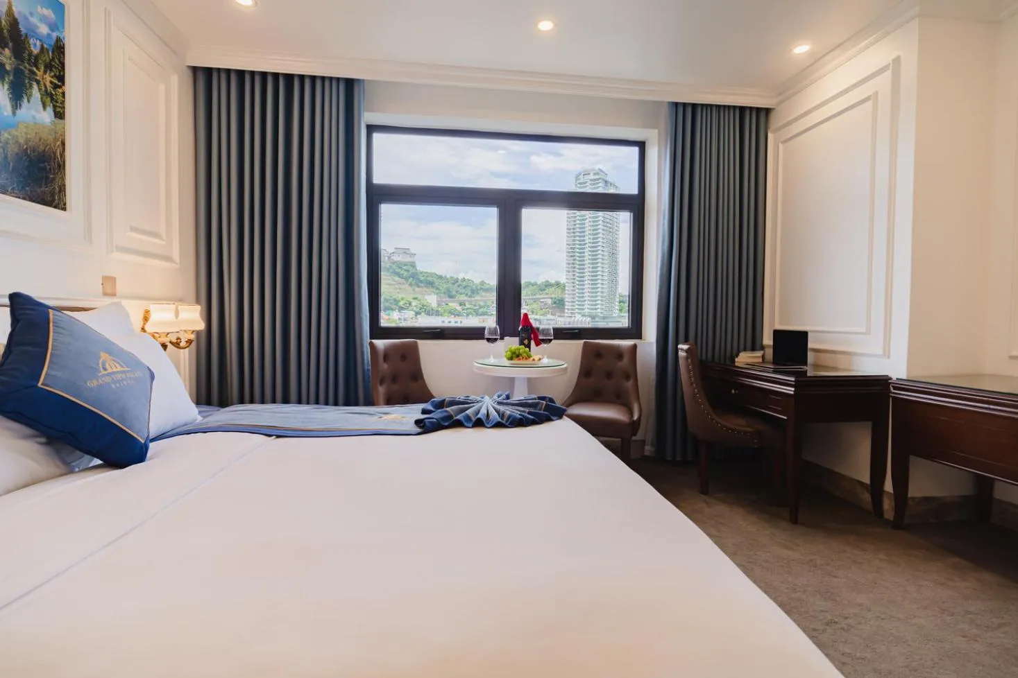 Bed in GRAND VIEW PALACE HA LONG HOTEL