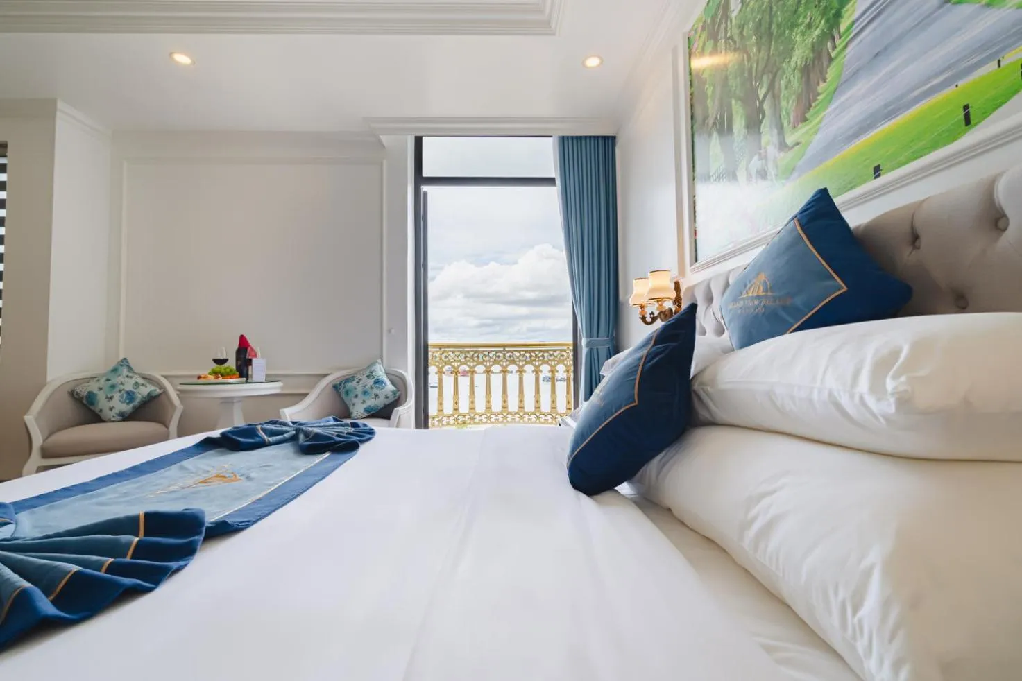 Bed in GRAND VIEW PALACE HA LONG HOTEL