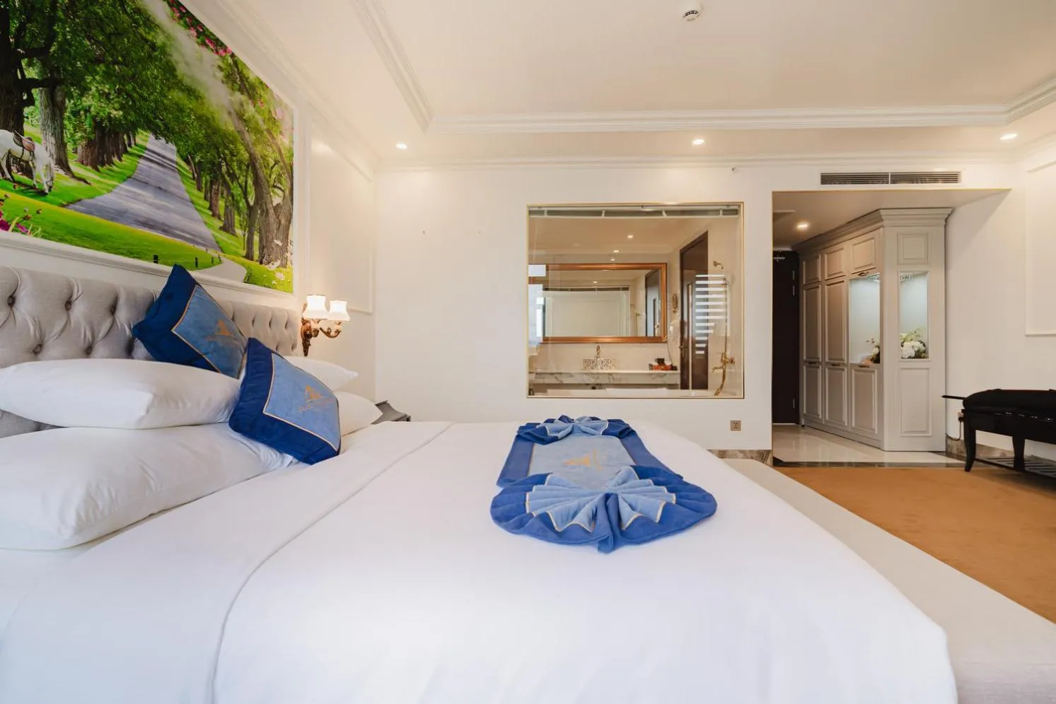 Bed in GRAND VIEW PALACE HA LONG HOTEL