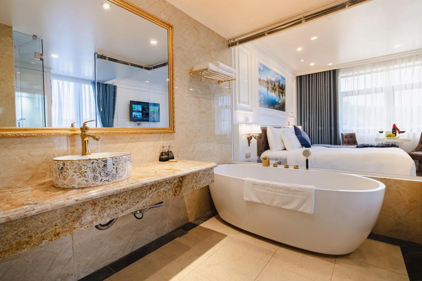 Bed in GRAND VIEW PALACE HA LONG HOTEL