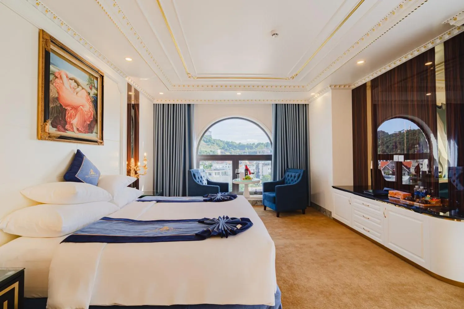 Bed in GRAND VIEW PALACE HA LONG HOTEL