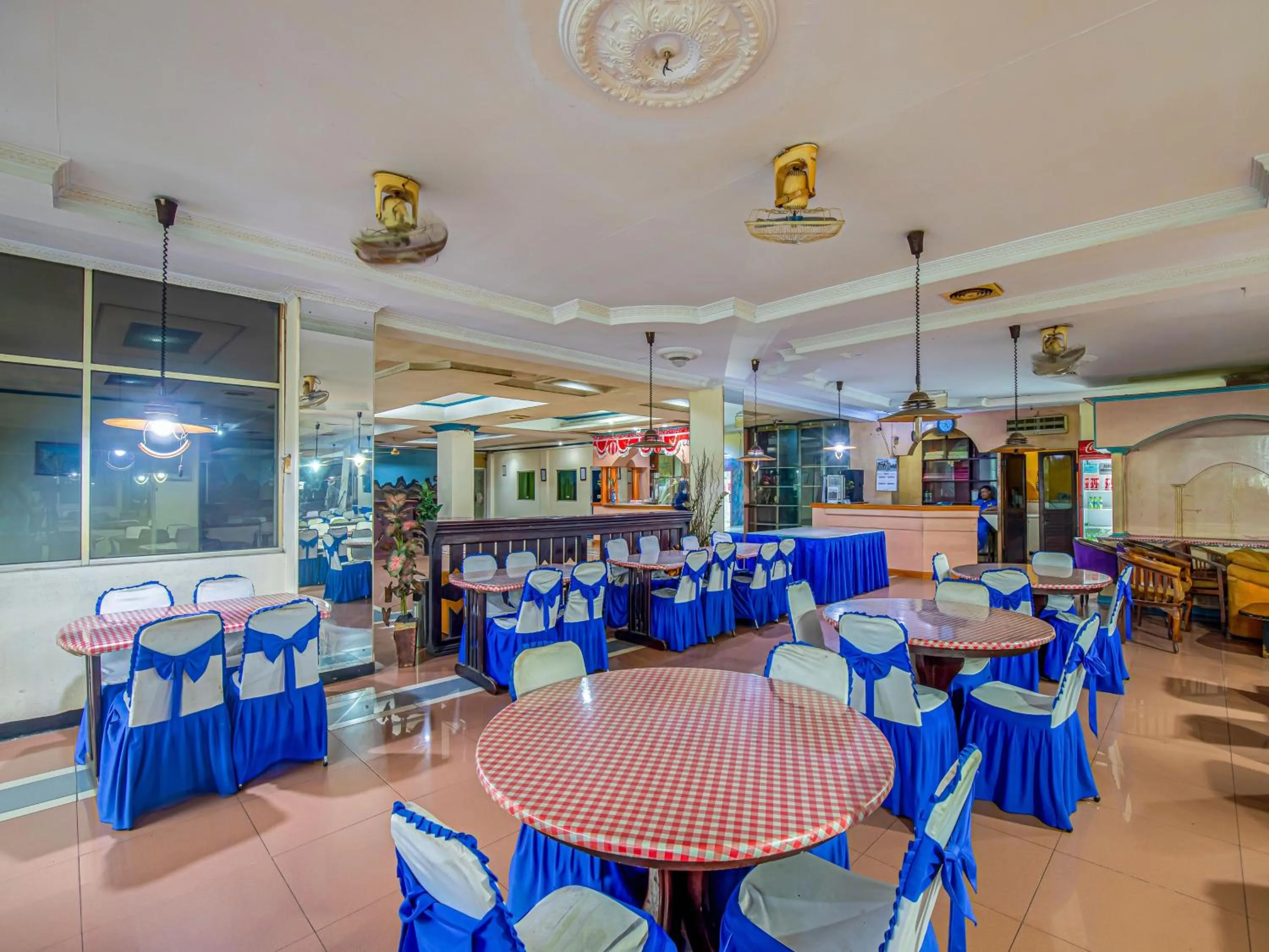 Restaurant/places to eat in Hotel Cempaka Sari