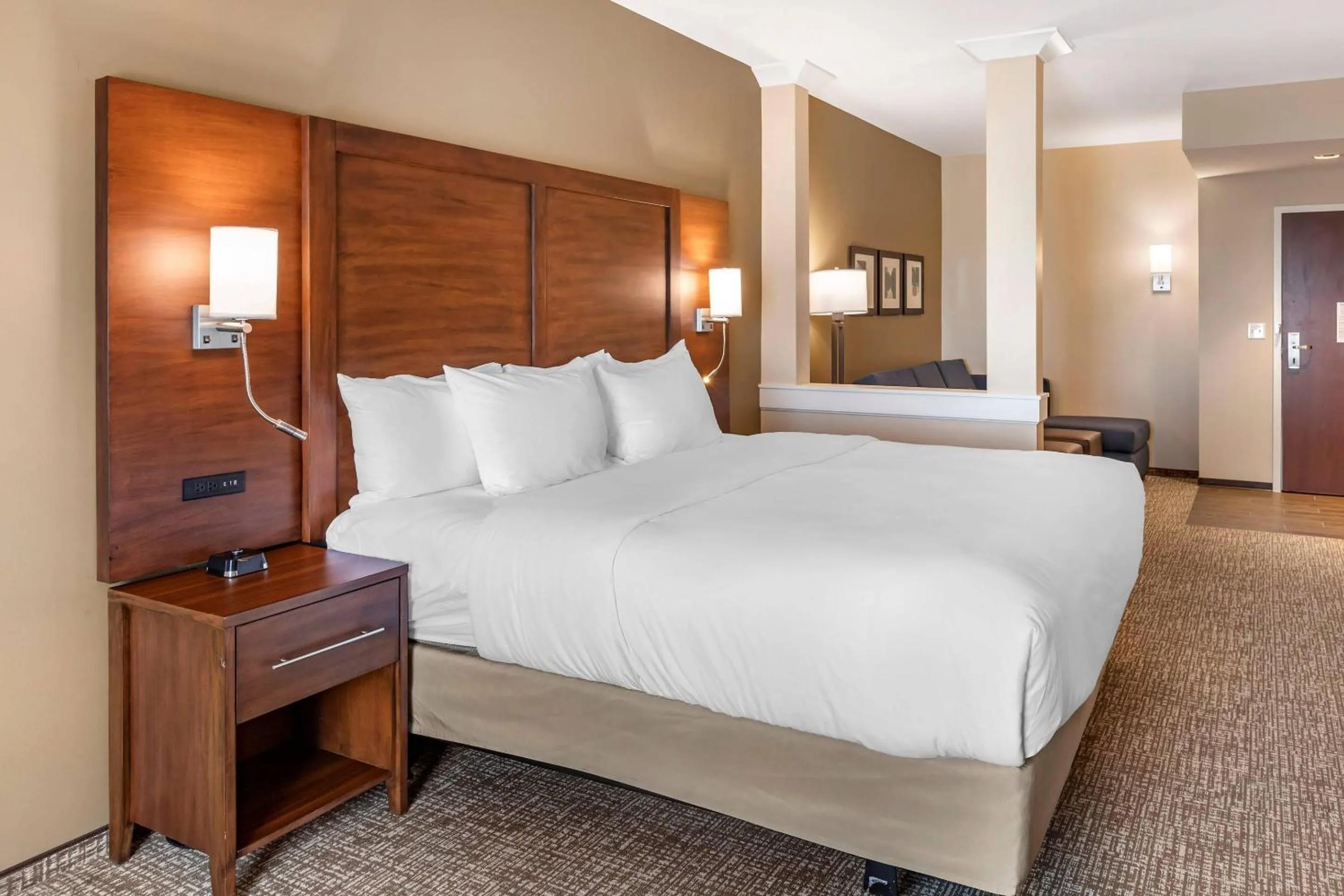 Bedroom, Bed in Comfort Inn & Suites