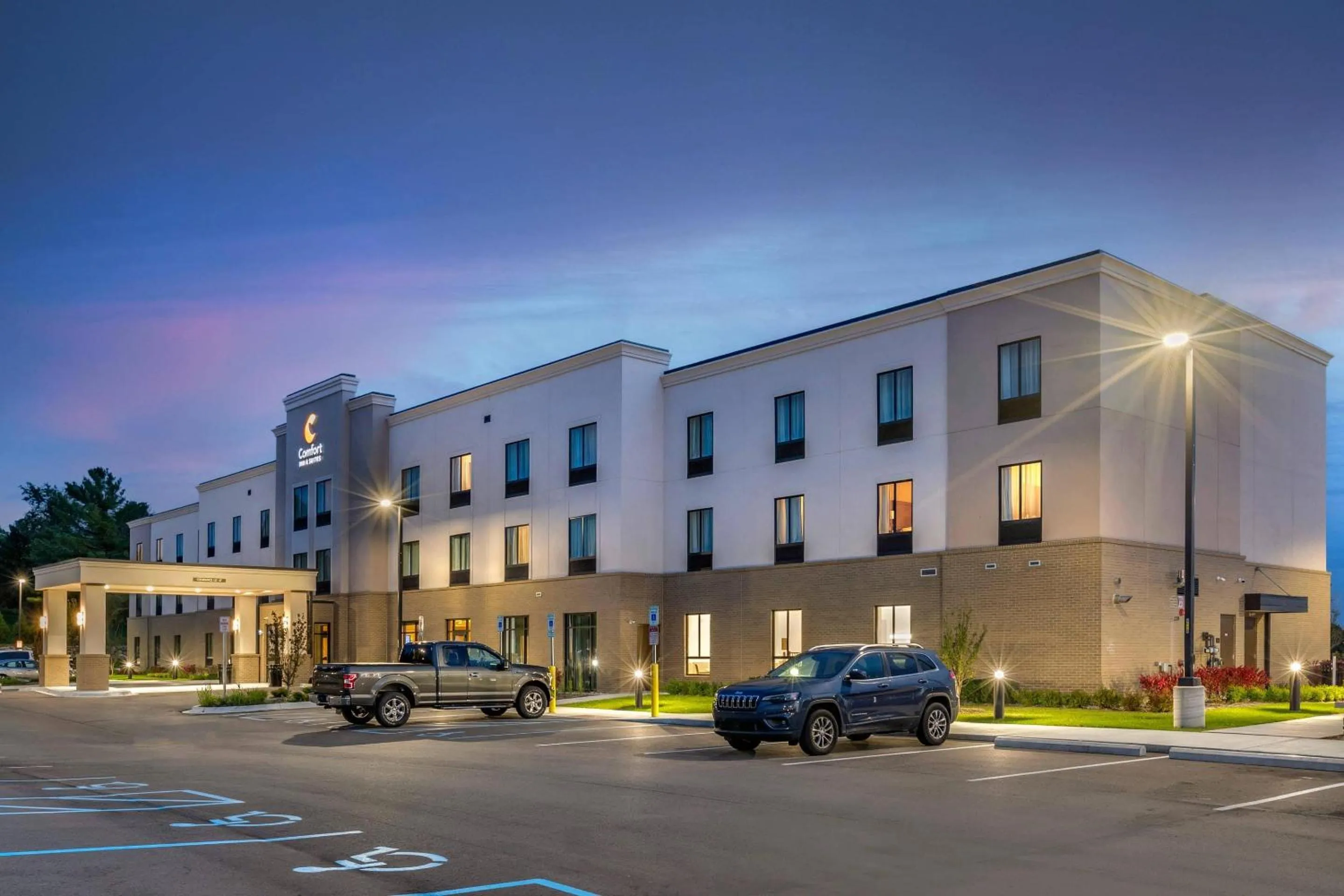 Property building in Comfort Inn & Suites Clarkston Pine Knob Area