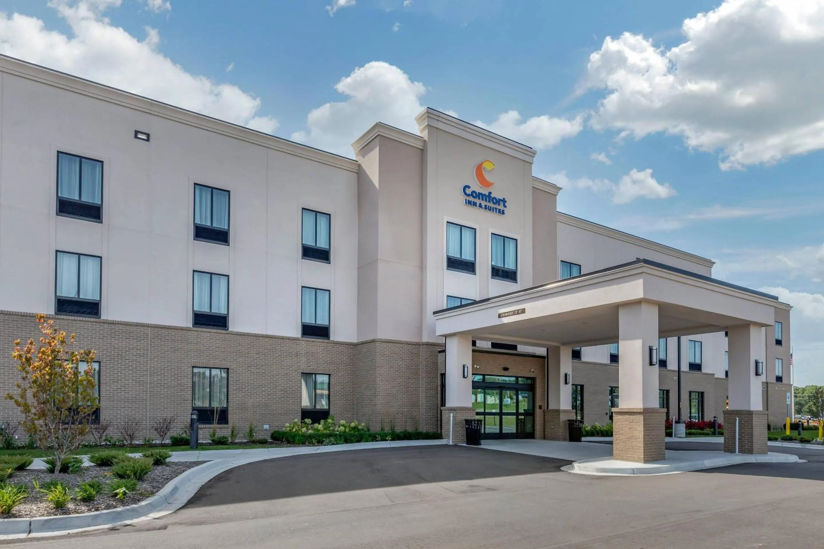 Property building in Comfort Inn & Suites Clarkston Pine Knob Area