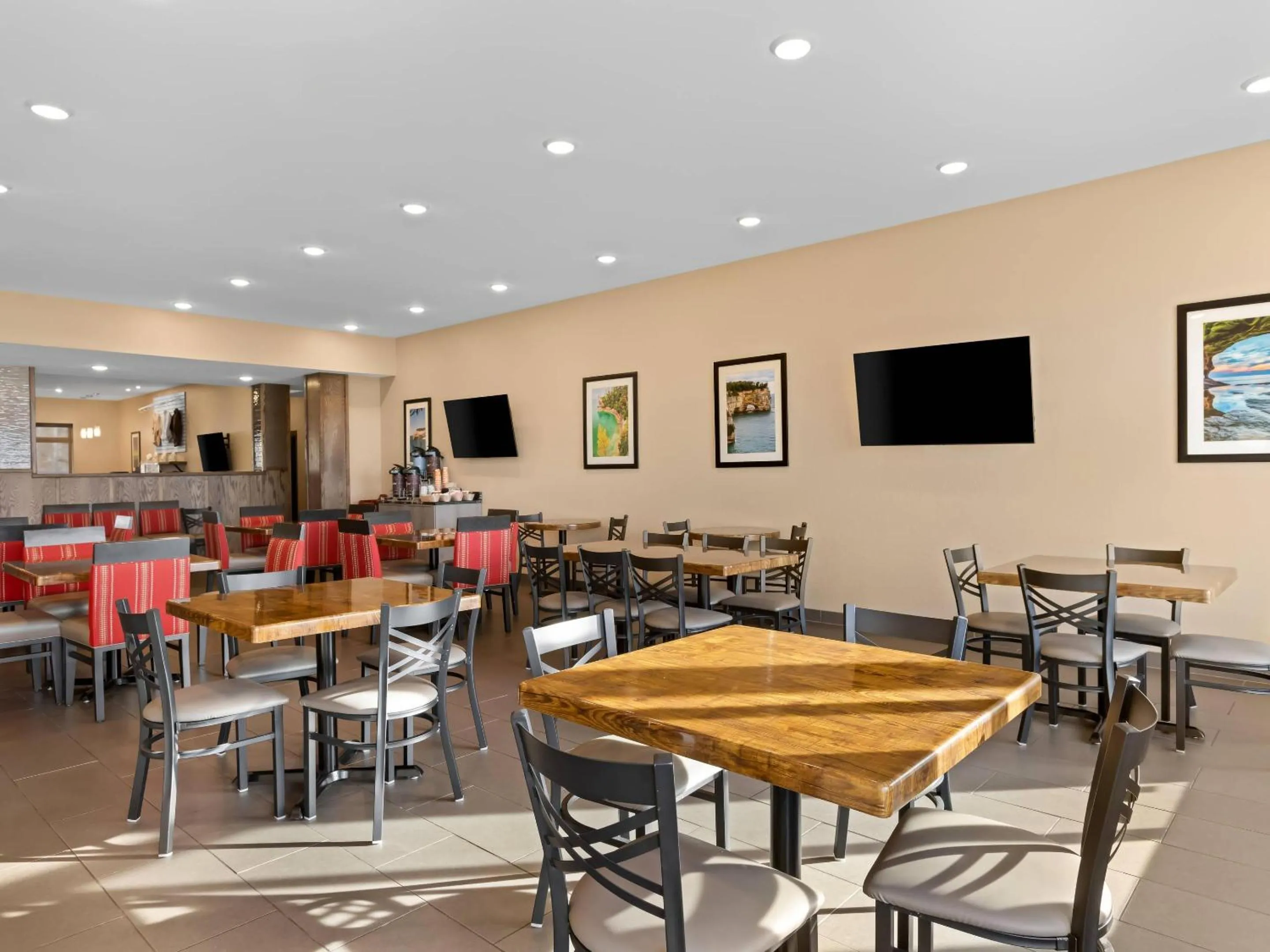 Breakfast in Comfort Inn & Suites Munising-Lakefront